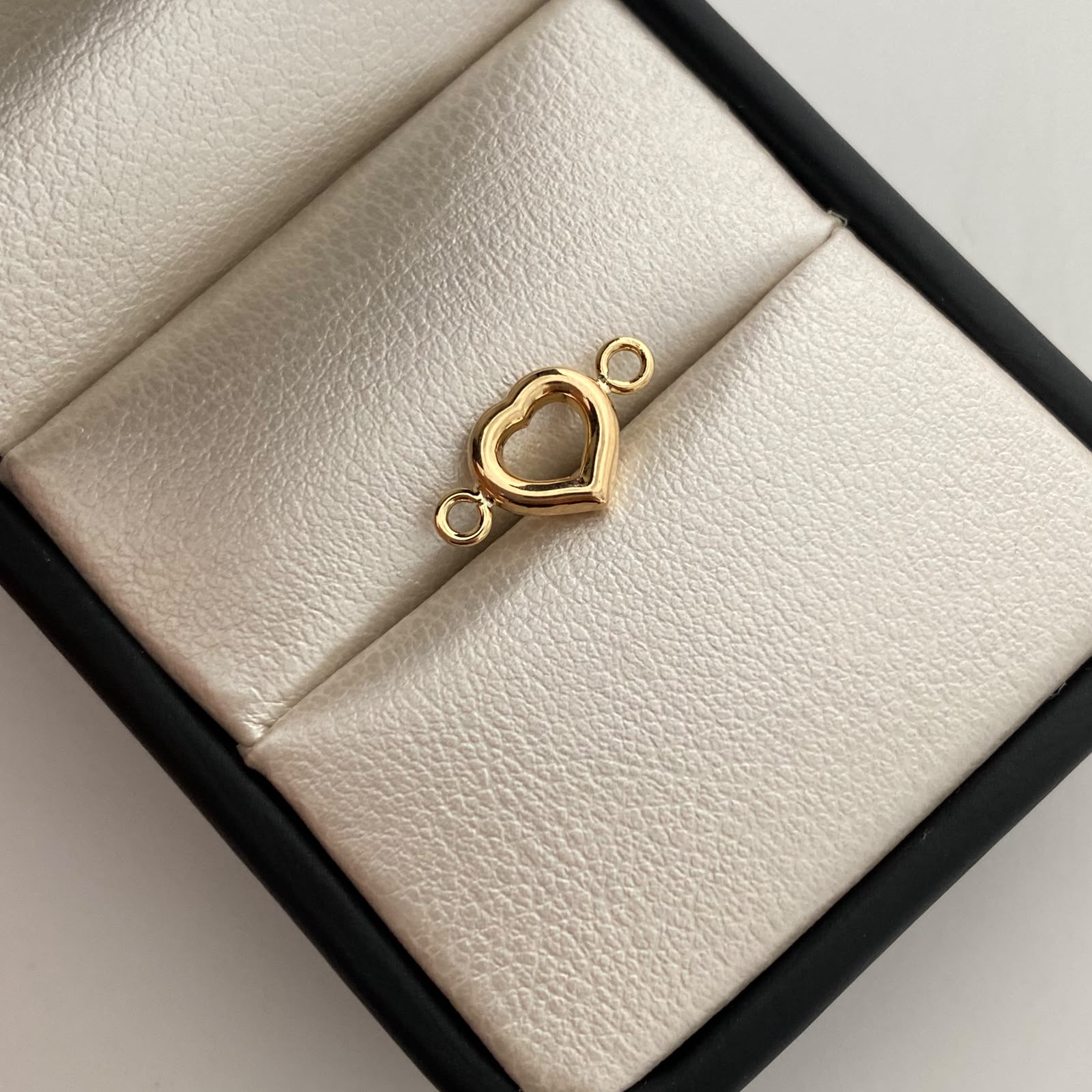 Herraje Corazon Silueta Oro amarillo 18k 0,4 Gr / 1,5 Cm