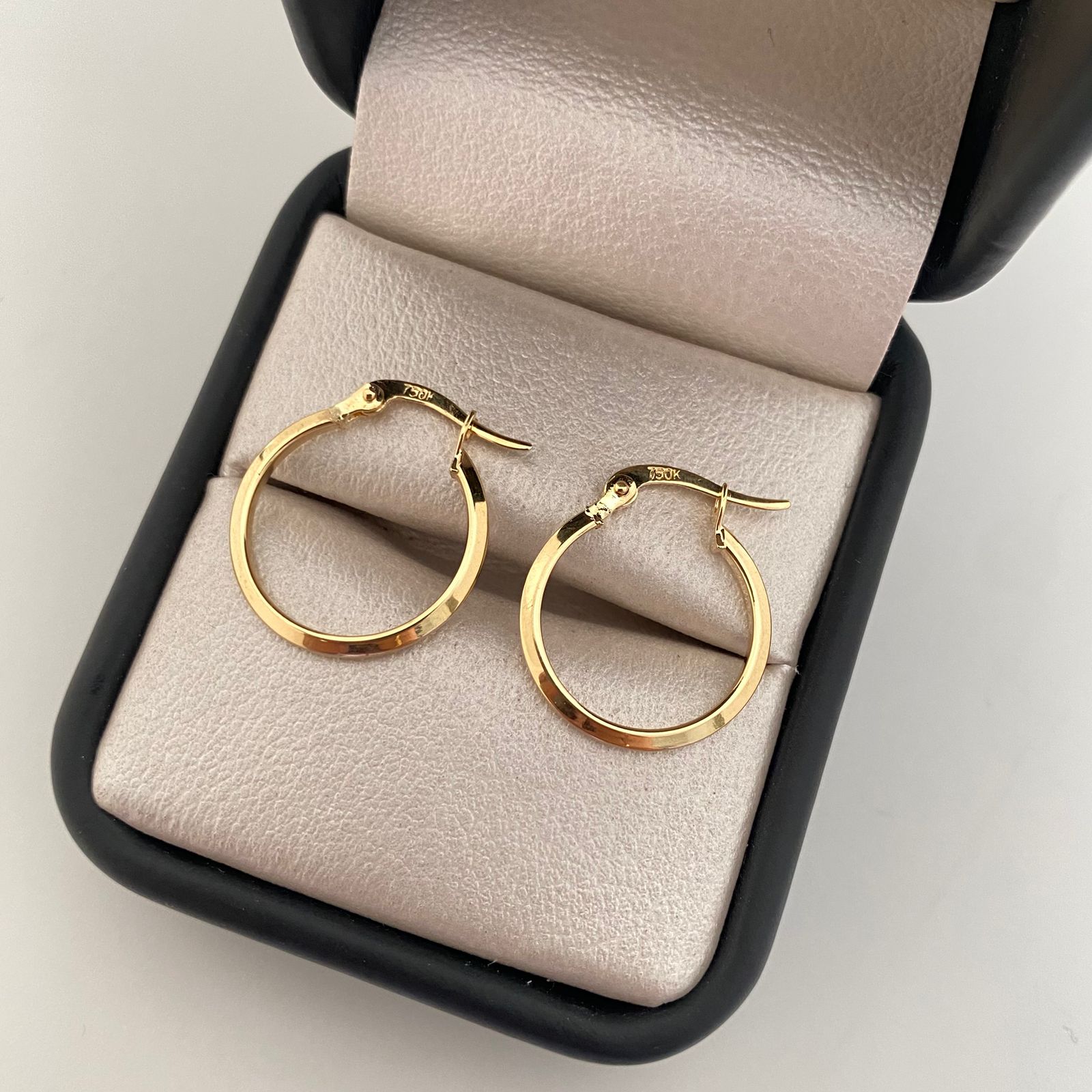 Candonga delgada biselada Oro amarillo 18k 0,95 Gr / 2,0 Cm