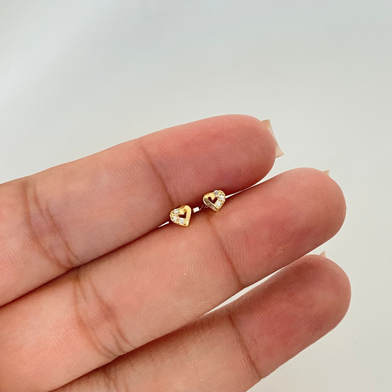 Topos mini corazon mitad liso y circones Oro amarillo 18k 0,6 Gr / 4,1 mm