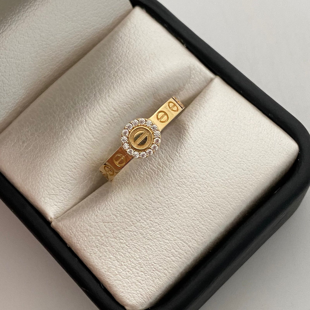 Anillo It circulo central y circones blancos Oro amarillo 18k / Talla 7 1/2 / +3 / 2 Gr