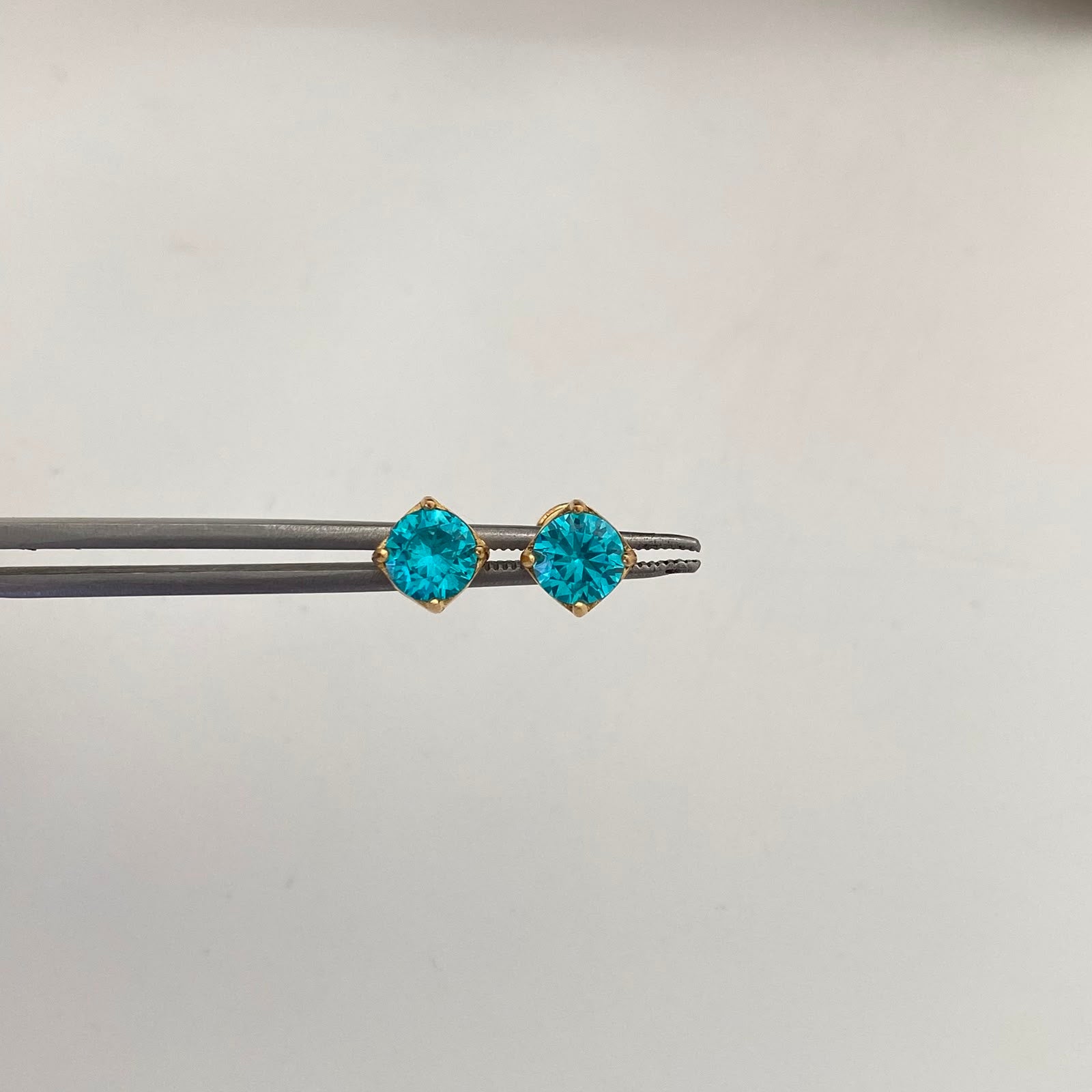 Topos Circon Azul Turquesa Oro amarillo 18k 1,6 Gr / 6,2 mm