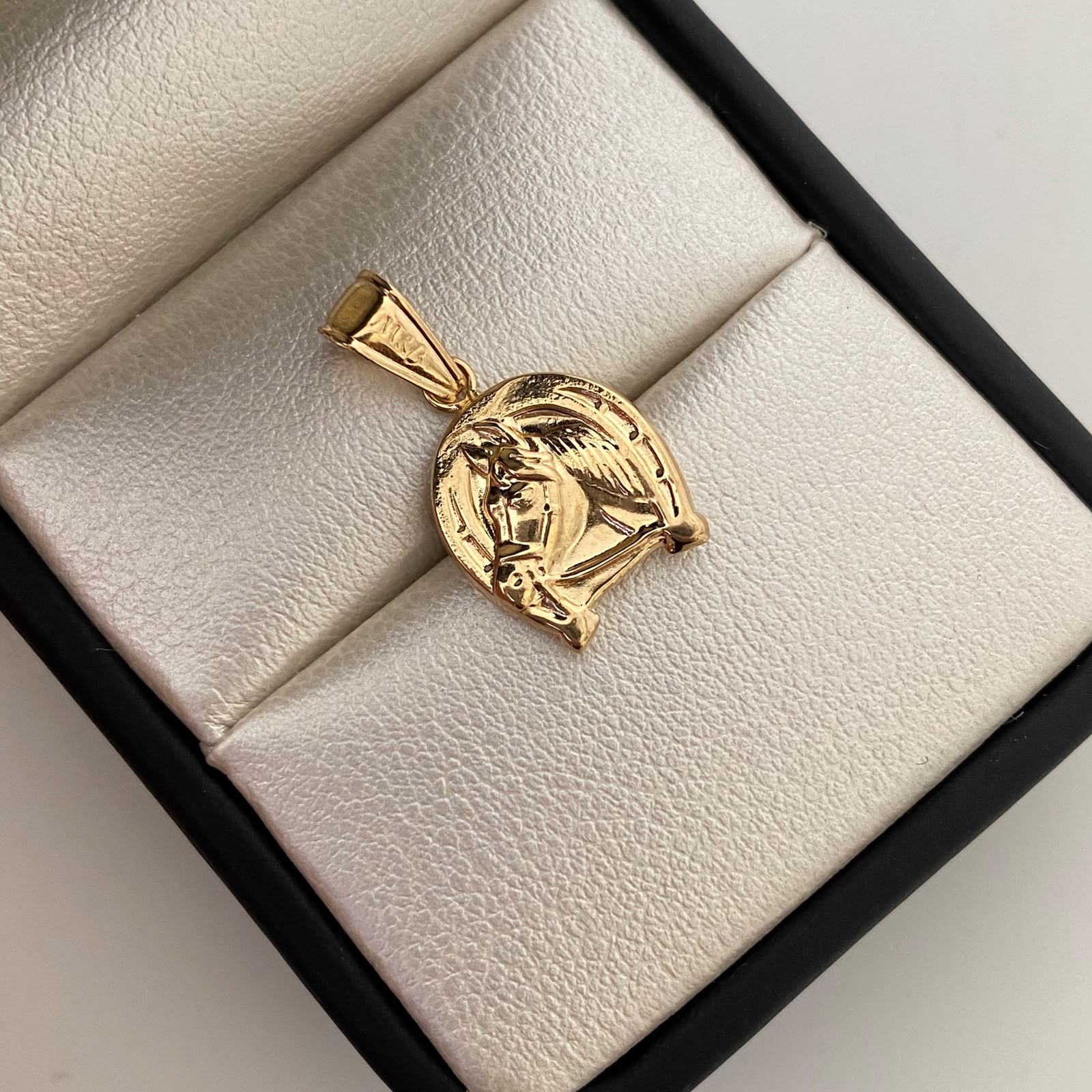 Dije Herradura de Caballo Oro amarillo 18k 0,95 Gr / 12,6 mm / 2,3 Cm