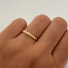 Anillo Corazon seguido Oro amarillo 18k / Talla 6 / 1,45 Gr / 2,4 mm