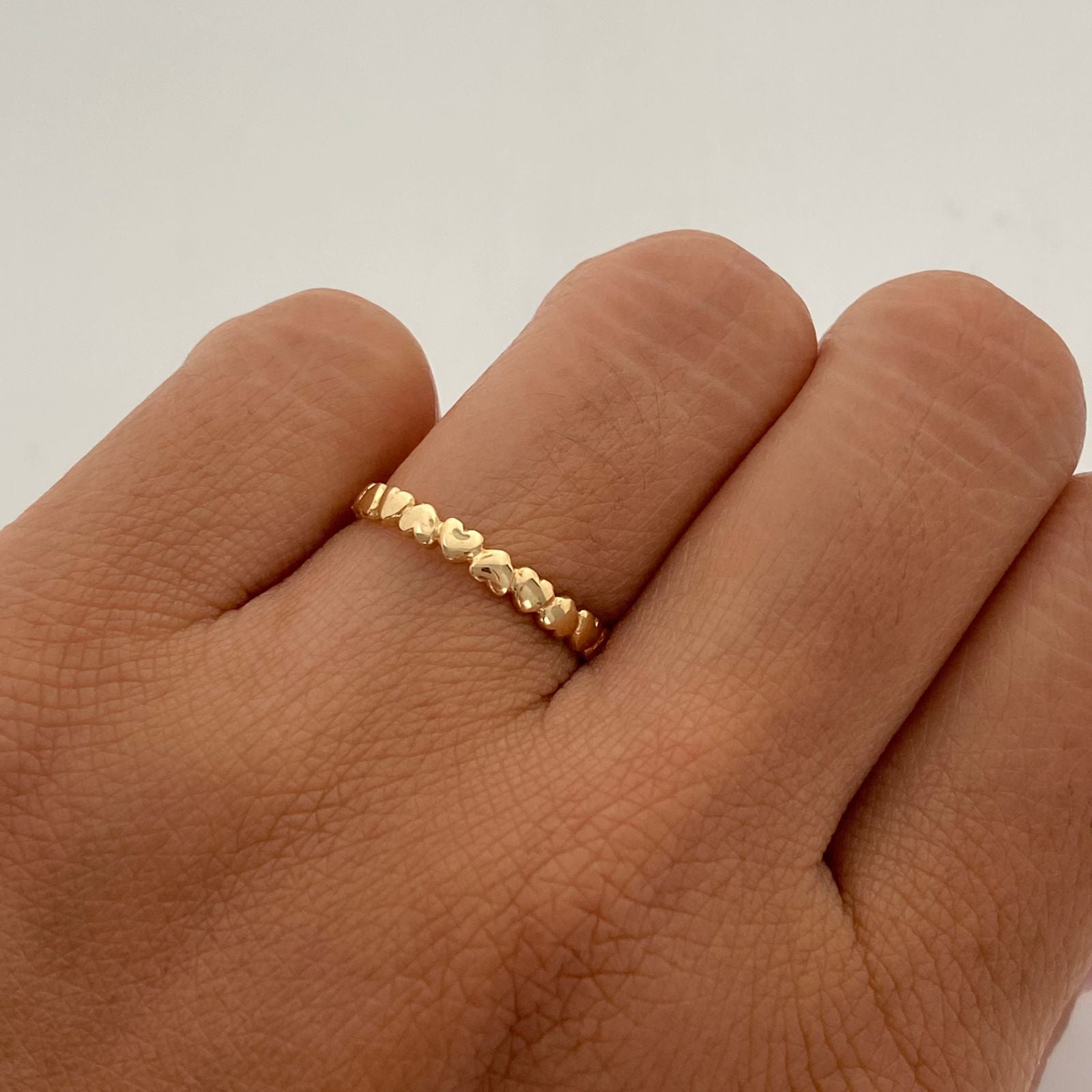 Anillo Corazon seguido Oro amarillo 18k / Talla 6 / 1,45 Gr / 2,4 mm