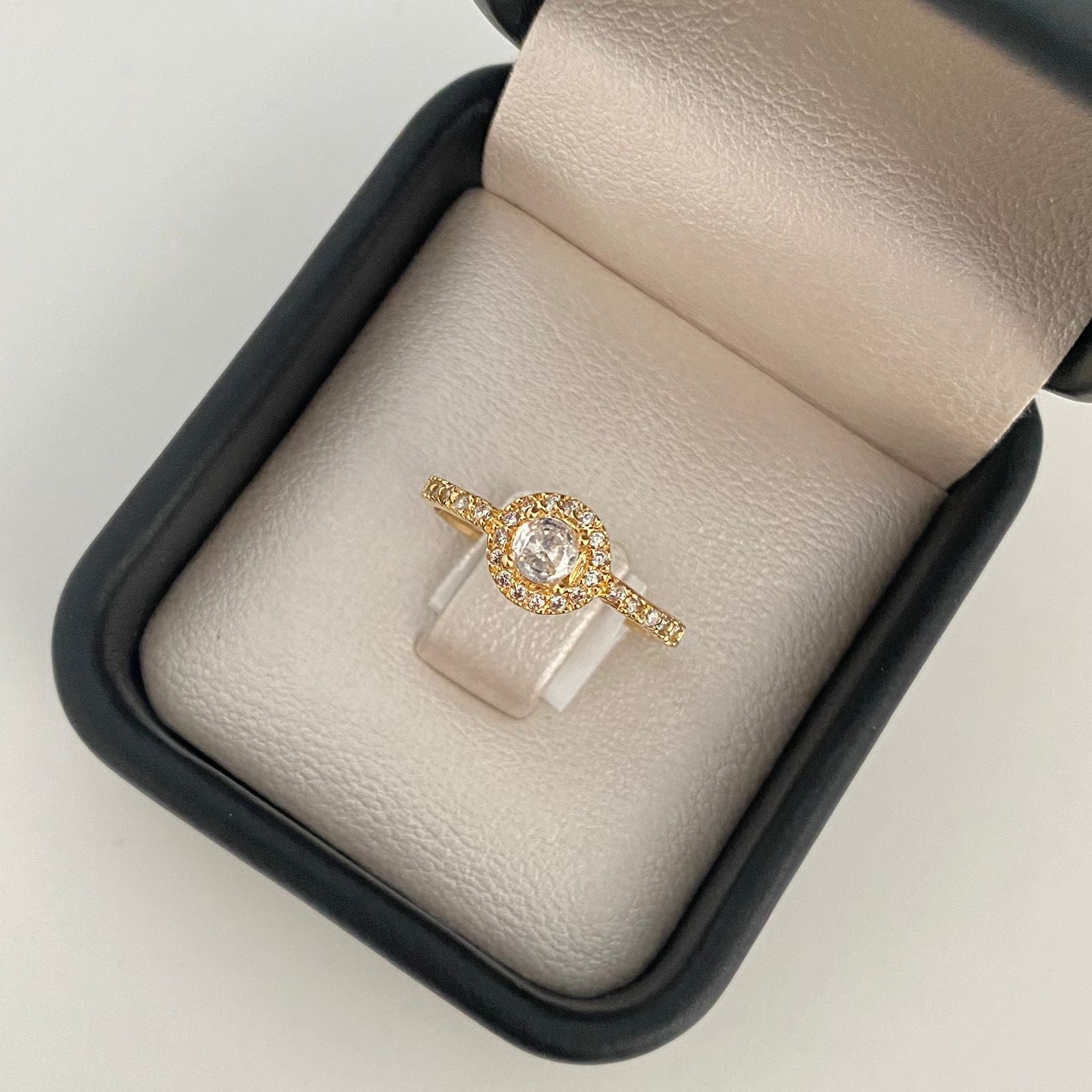 Anillo solitario borde y lateral casting Oro amarillo 18k / Talla 7 1/4 / 2,0 Gr