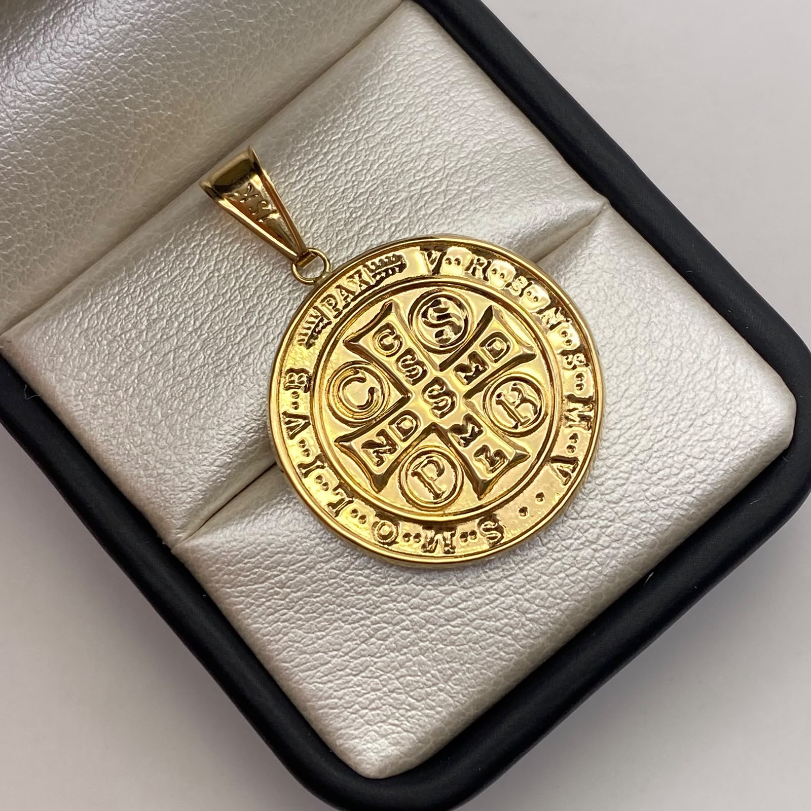 Dije San benito Oro amarillo 18k 4 Gr / 25,4 mm / 3,6 Cm