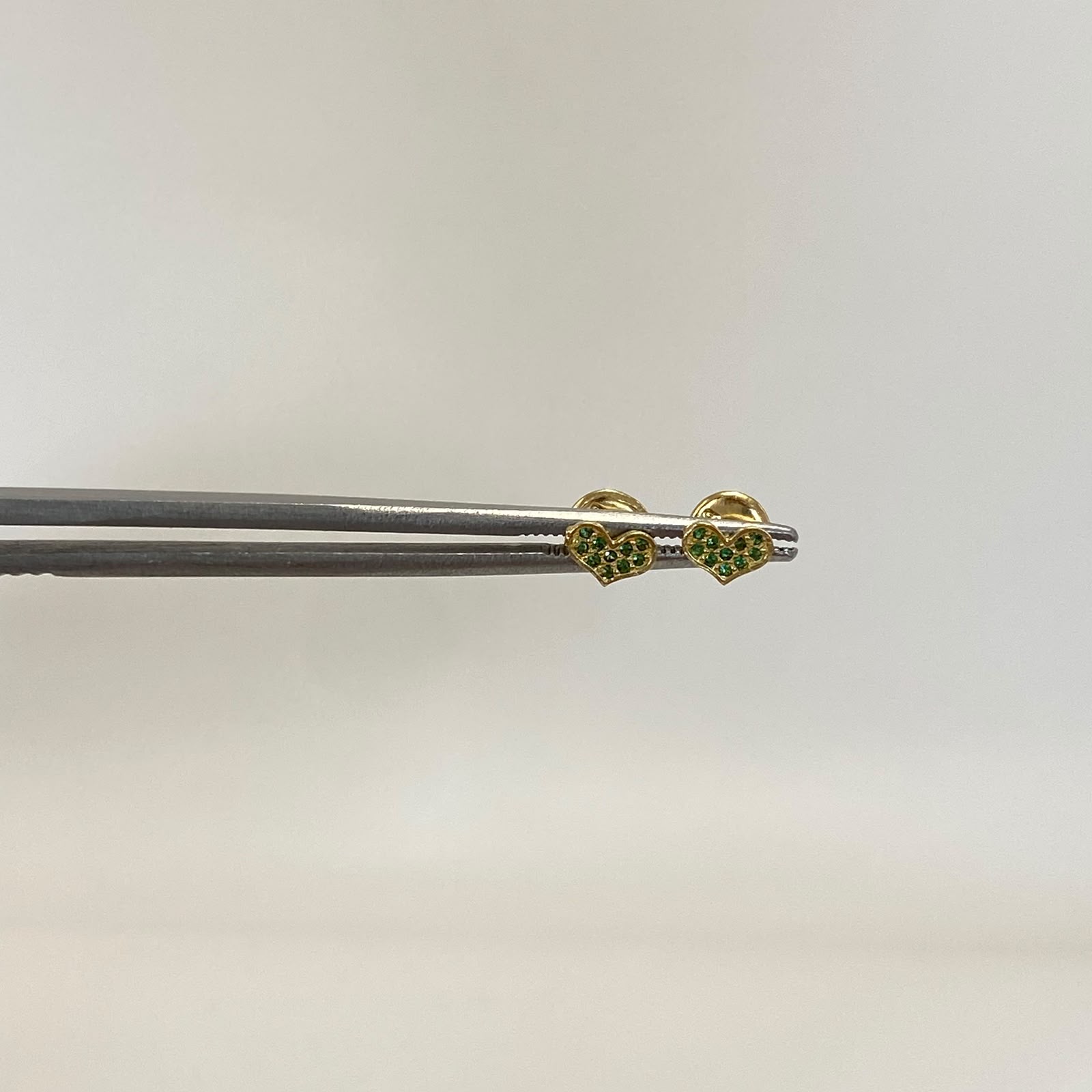 Topos corazon circon verde Oro amarillo 18k 0,6 Gr / 5,5 mm
