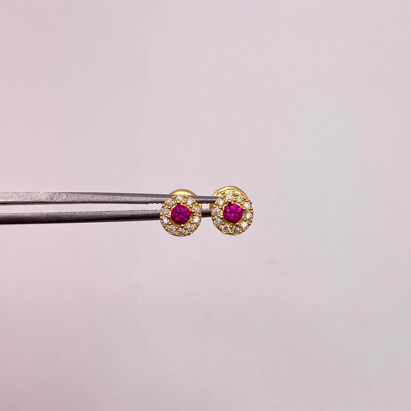 Topos Circulo borde blanco y centro fucsia Oro amarillo 18k 0,75 Gr / 5,4 mm