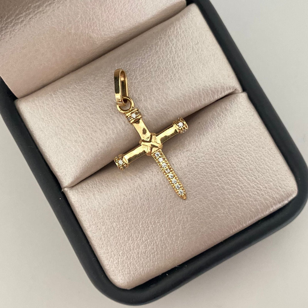 Dije cruz clavo centro x casting blanco Oro amarillo 18k 1,5 Gr / 3,0 Cm