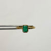 Anillo solitario esmeralda bisel 0.45qt Oro amarillo / Talla 7 3/4 / 2,1 Gr