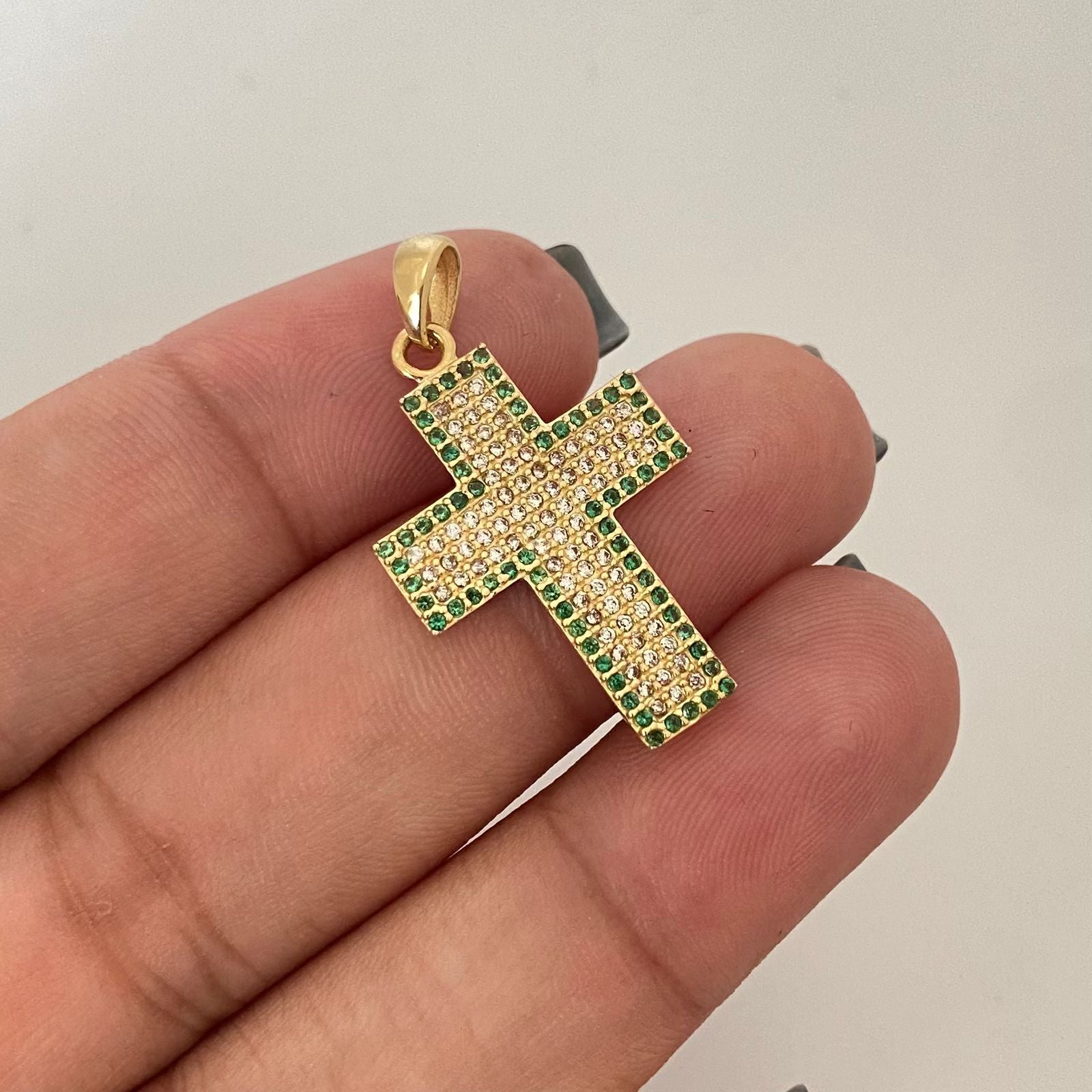 Dije cruz casting borde circones verdes Oro amarillo 18k 3,0 Gr / 3,0 Cm