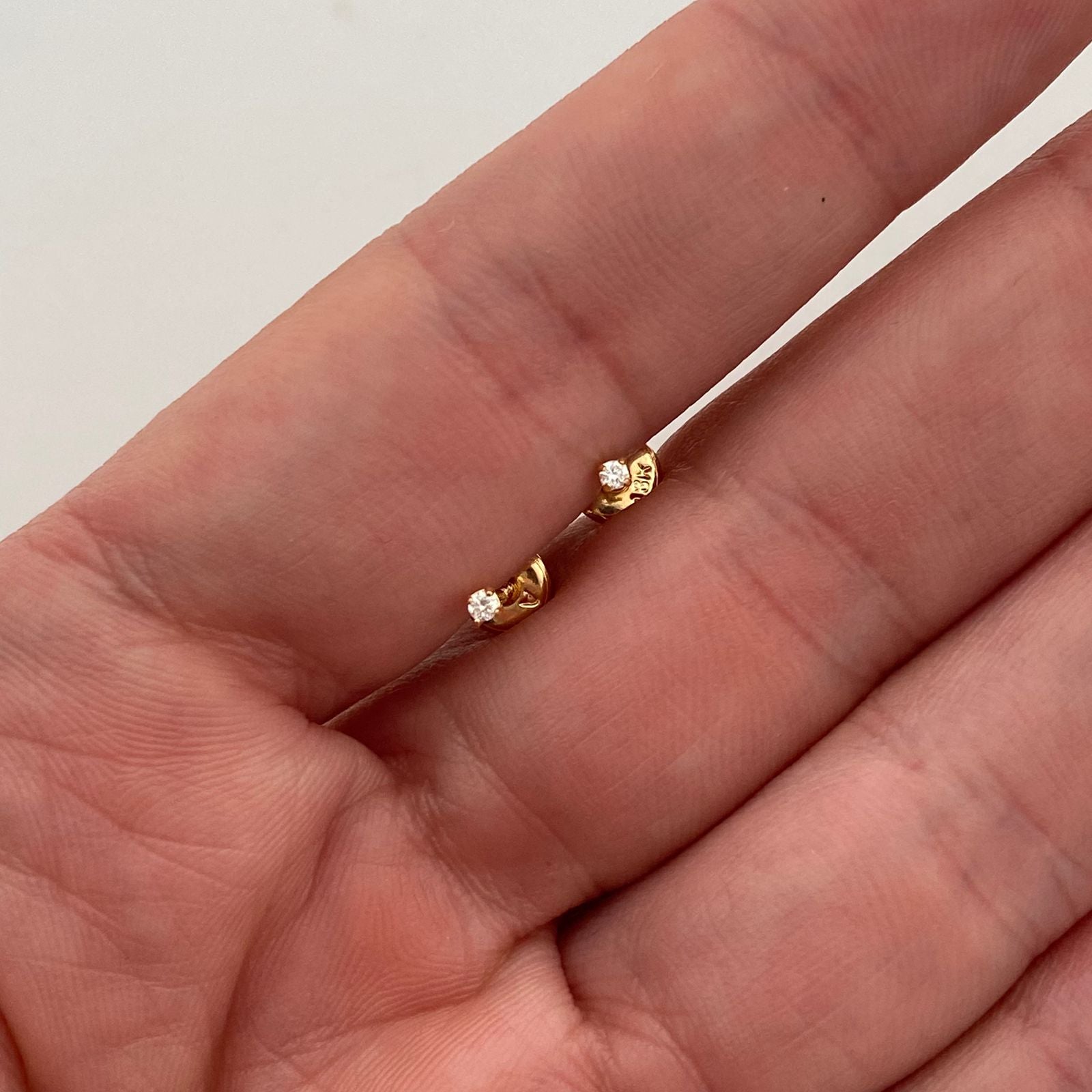 Topos con diamante de 0,33ct  Oro amarillo 18k 0,4 Gr / 1,81 mm