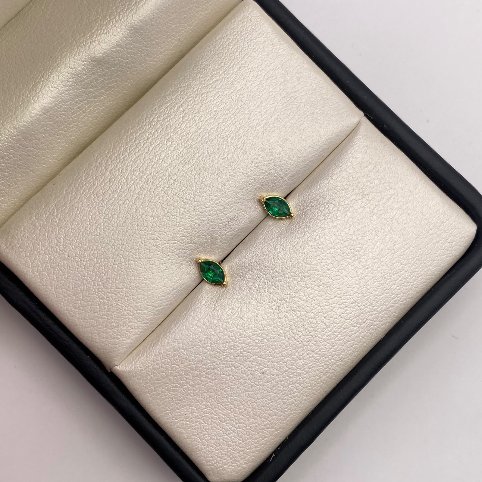 Topos Circon verde Oro amarillo 18k 0,65 Gr / 3,7 mm
