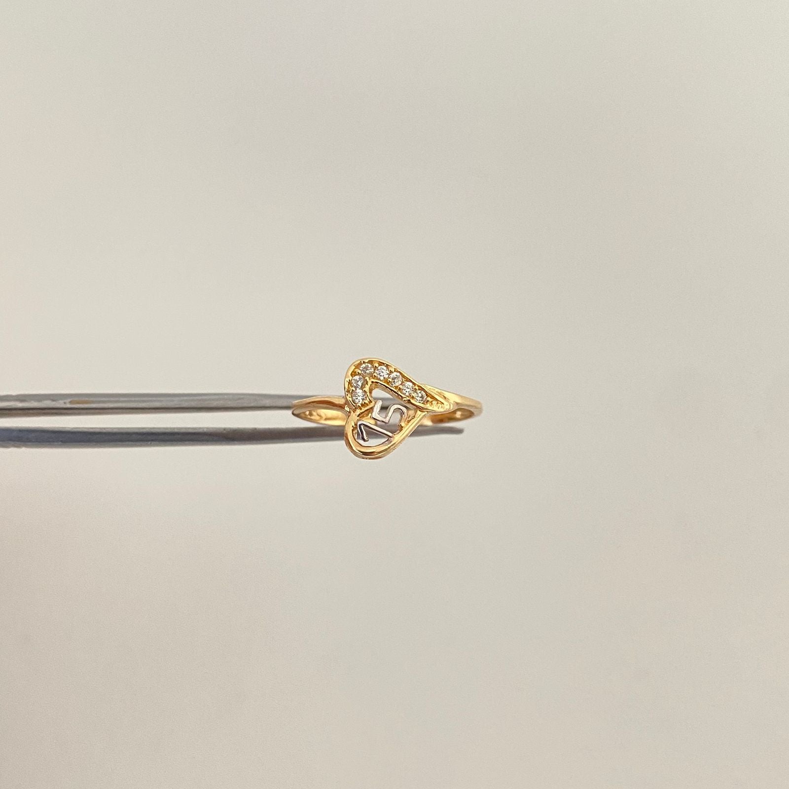 Anillo corazon 15´s casting Oro amarillo 18k / Talla 6 1/4 / 1,7 Gr