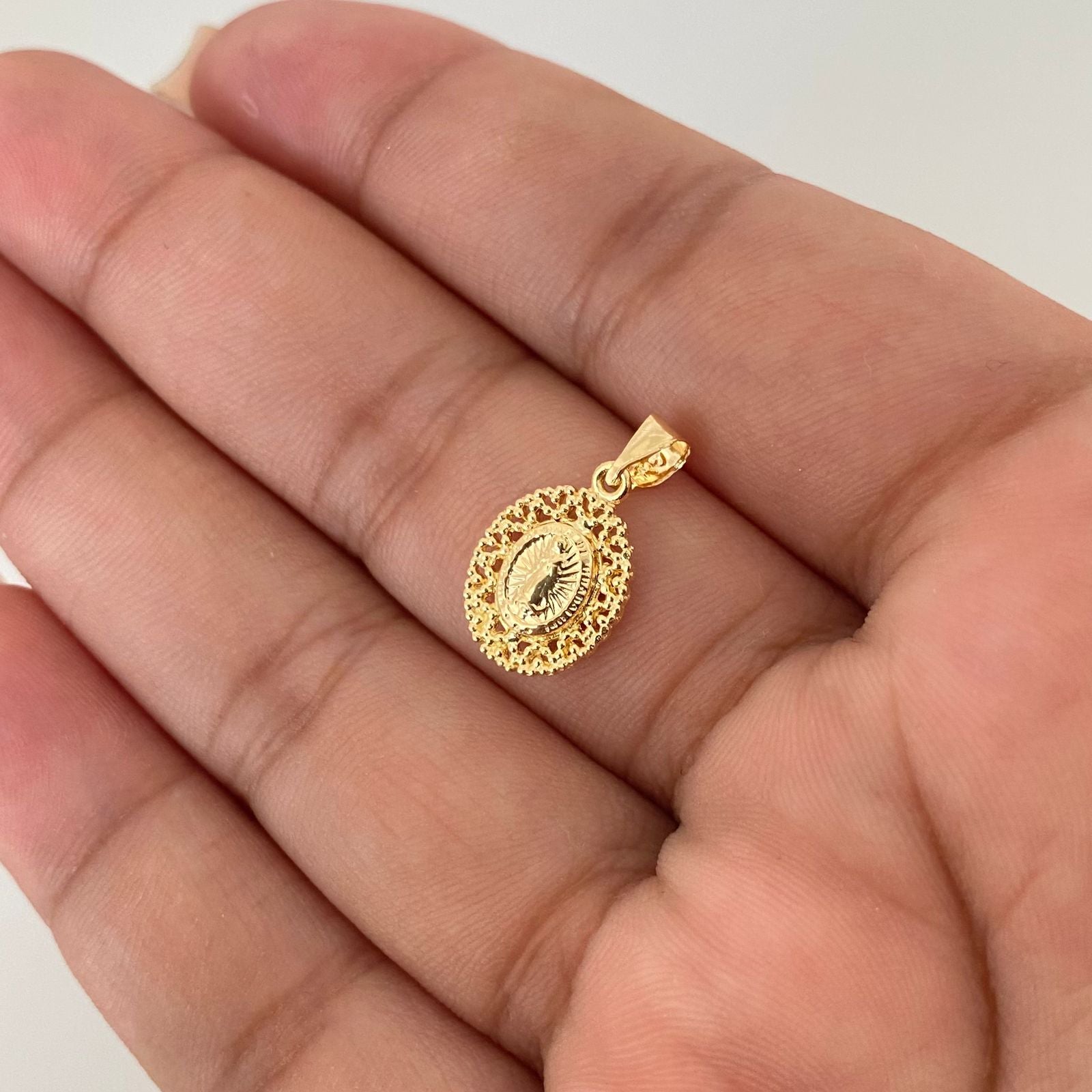 Dije guadalupe borde punteado Oro amarillo 18k 0,55 Gr / 1,5 Cm