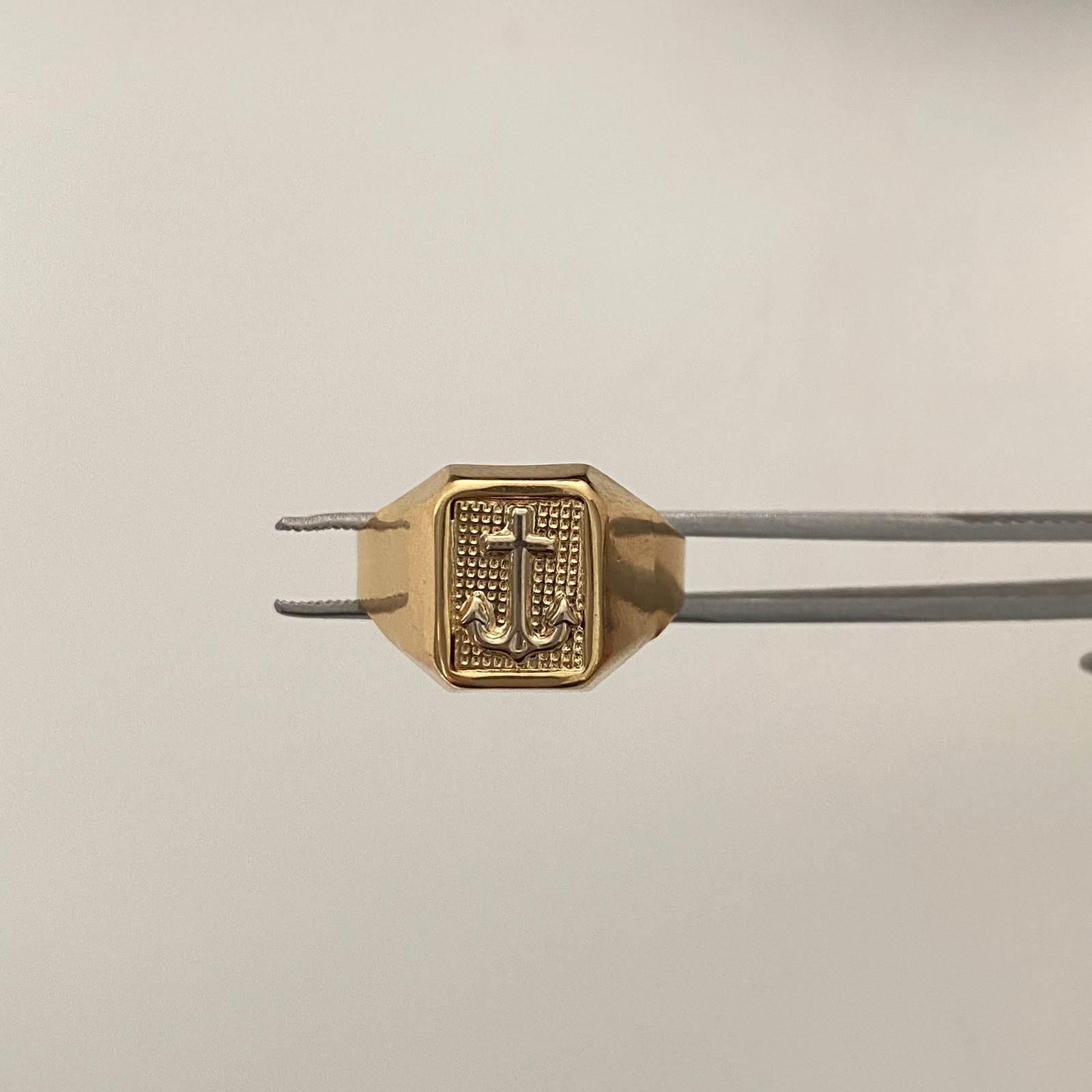 Anillo Rectangular Ancla Oro amarillo y Oro blanco 18k / Talla 10 1/2 / 3,55 Gr / 4,2 mm