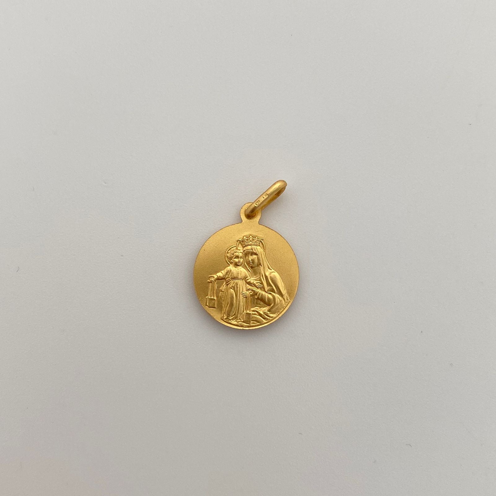 Dije It Dije redondo Virgen del Carmen y Sagrado Corazon Oro amarillo 18k +4 / 2,35 Gr / 13,8 mm / 2 Cm