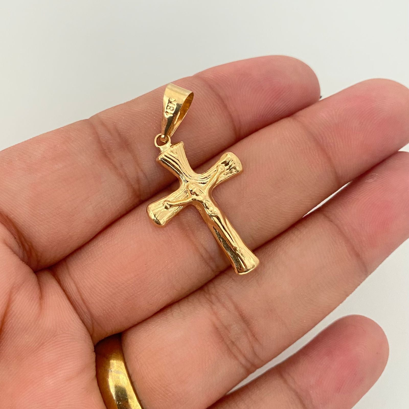 Dije cruz cristo fondo diamantado Oro amarillo 18k 1,10 Gr / 3,5 Cm