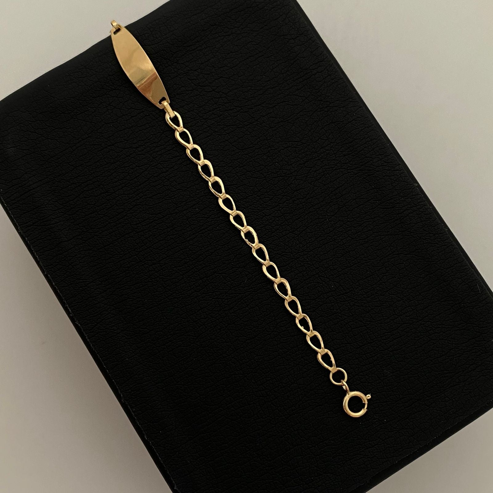 Pulso bebé Placa ovalada Oro amarillo 18k 1,20 Gr / 2,8 mm / 15 Cm Broche 0,15