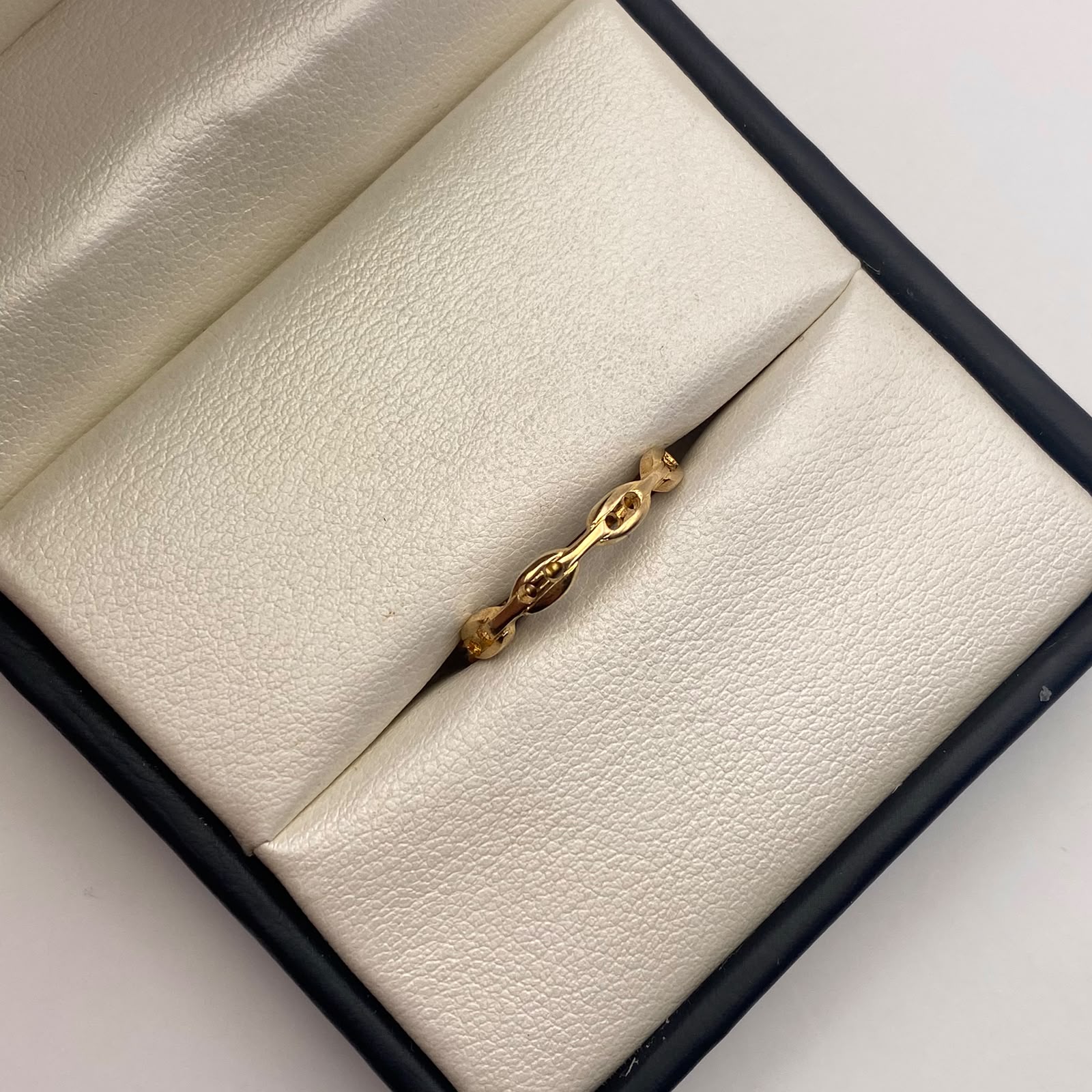 Anillo Gc Oro amarillo 18k / Talla 8 1/2 / 1,92 Gr / 2,20 mm