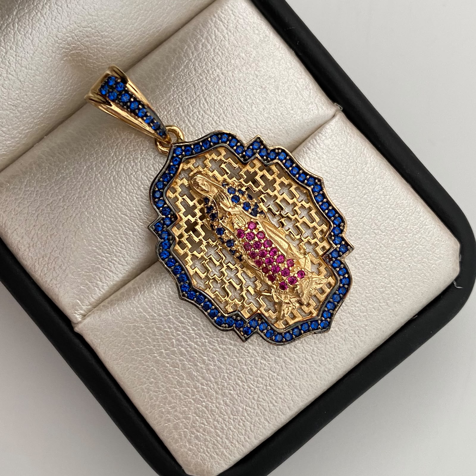 Dije Virgen de Guadalupe Casting Azul Oro amarillo 18k 5,4 Gr / 22,9 mm / 4 Cm