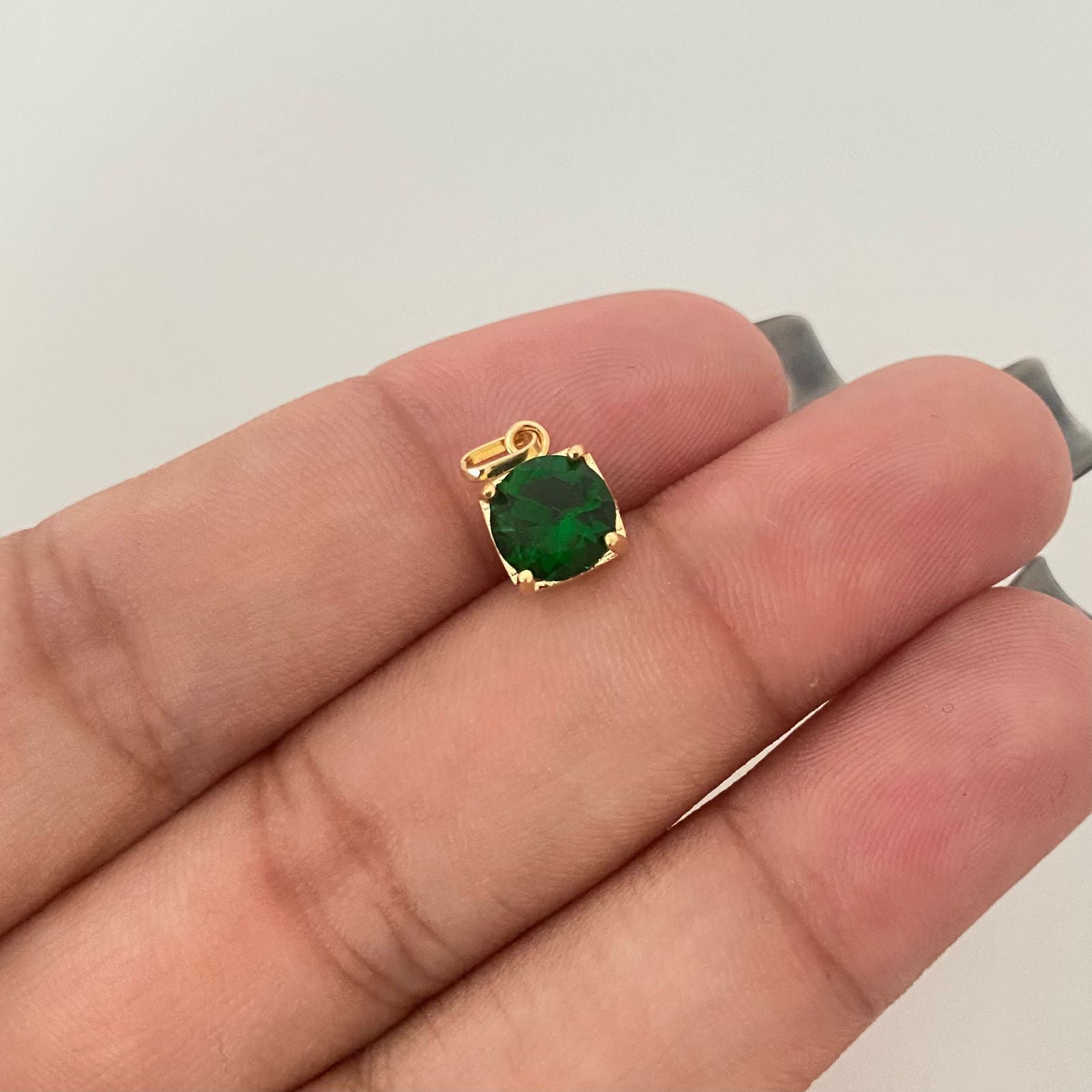 Dije circon verde Oro amarillo 18k 0,80 Gr / 1,0 Cm