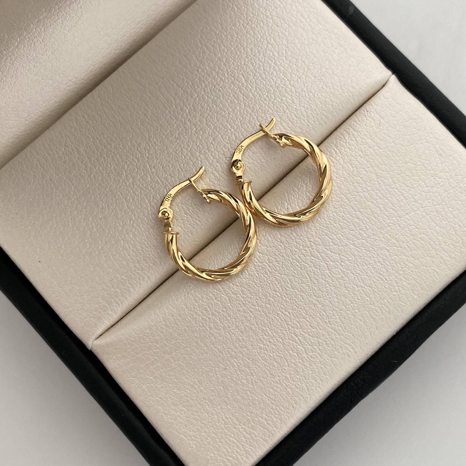 Candonga Entorchada Oro amarillo 18k 0,95 Gr / 1,5 Cm