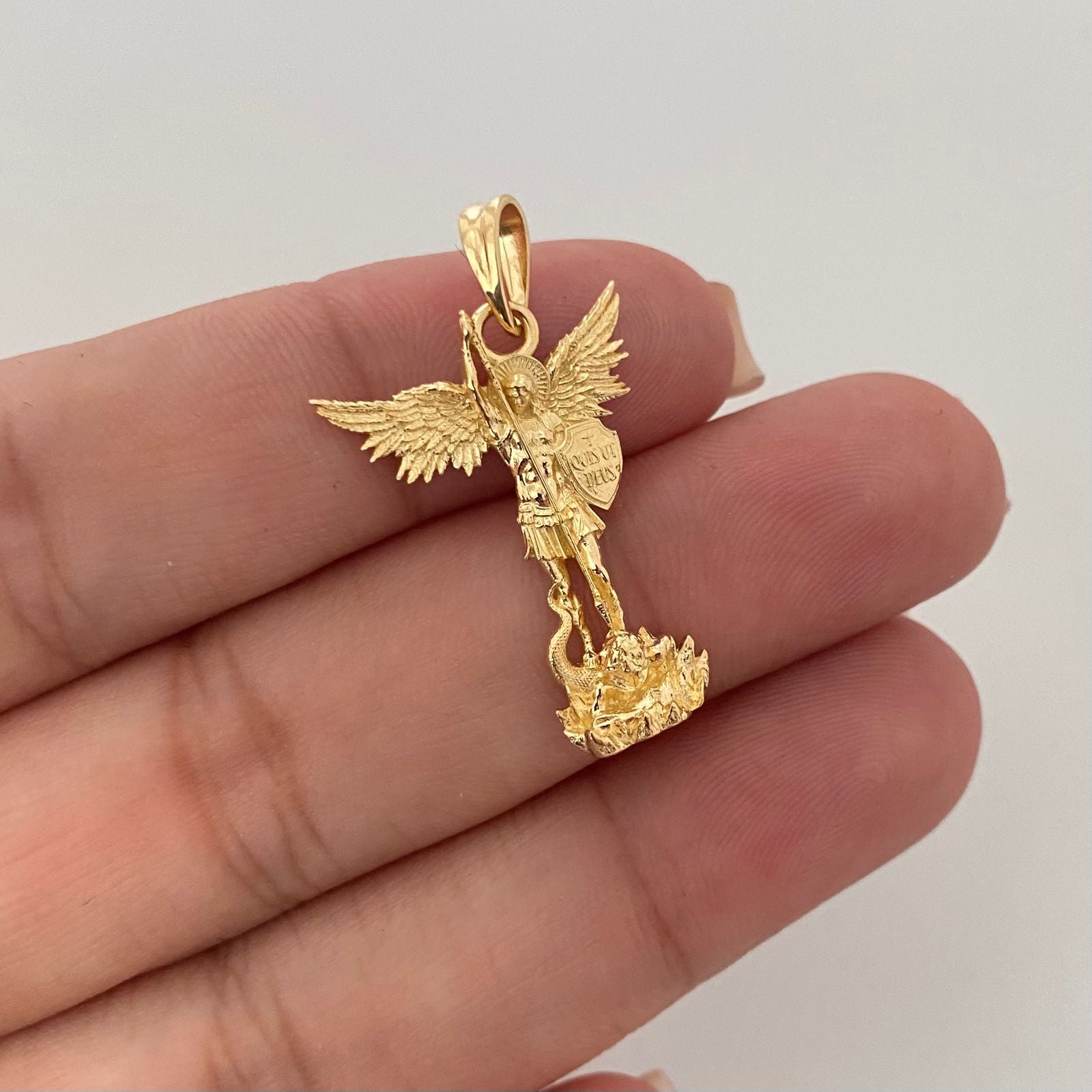 Dije san miguel arcangel Oro amarillo 18k 3,15 Gr / 3,0 Cm