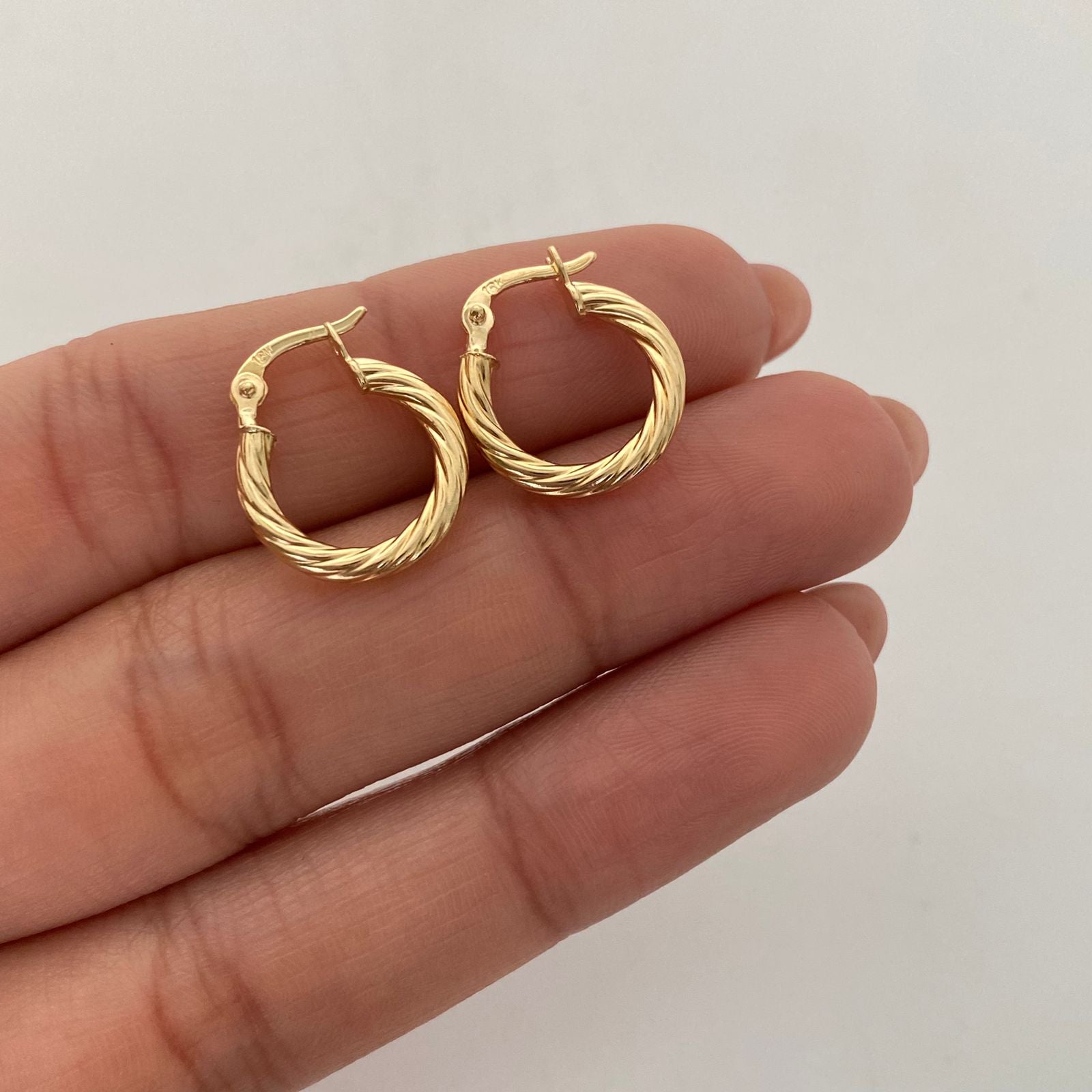 Candonga Entorchada Oro amarillo 18k 1,15 Gr / 1,5 Cm