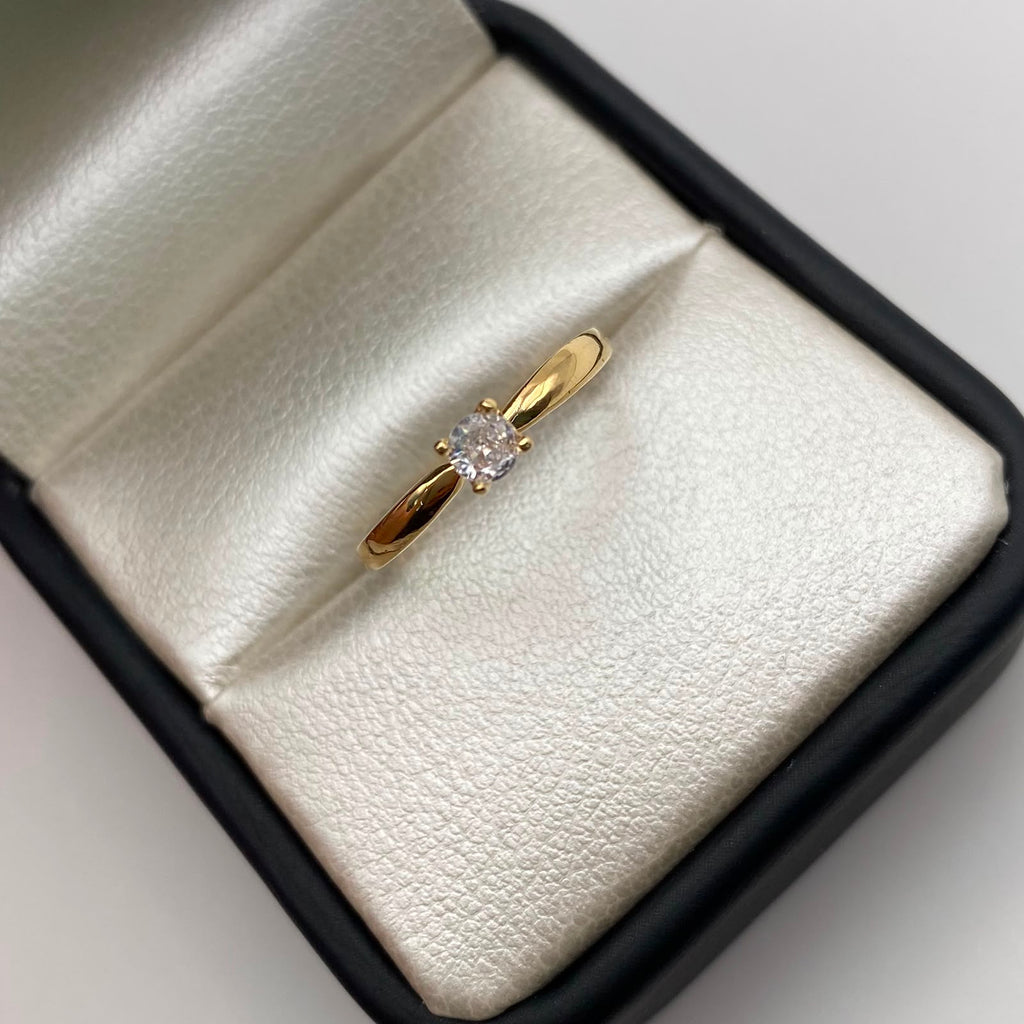 Anillo Solitario Oro amarillo 18k / Talla 7 / 1,2 Gr / 1,3 mm