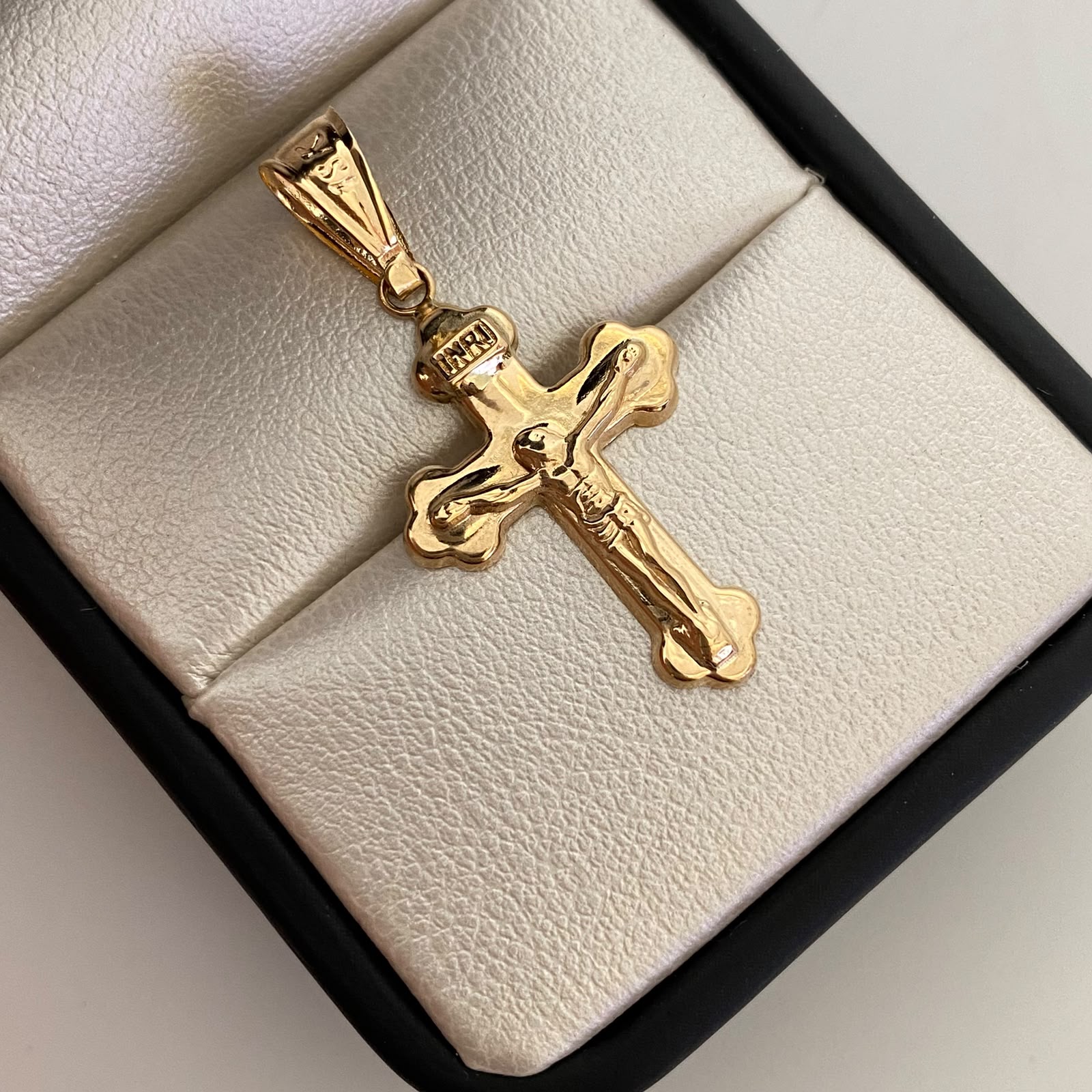 Dije Cruz Cristo Oro amarillo 18k 1,5 Gr / 17,7 mm / 3,6 Cm