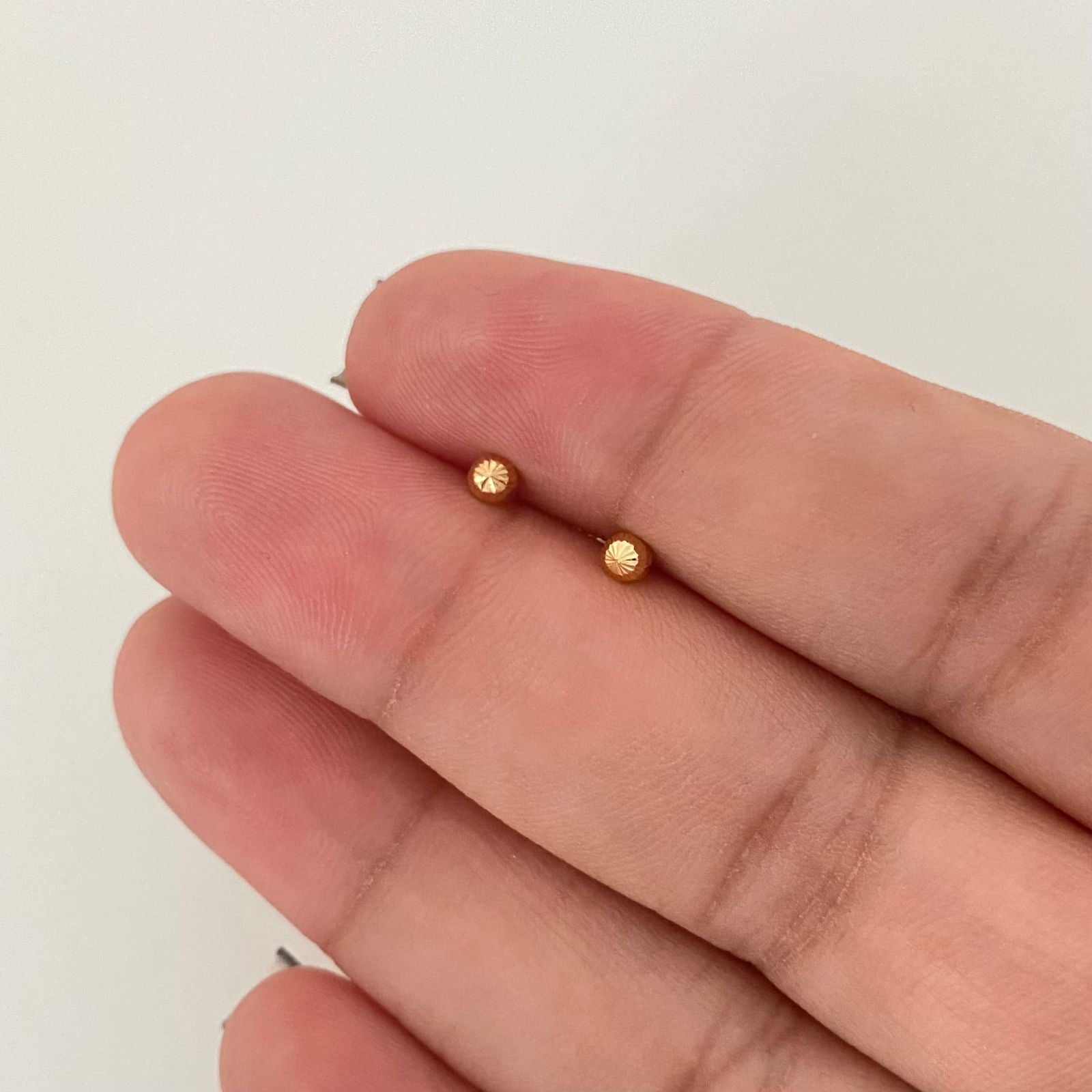 Topos bola diamantada Oro amarillo 18k 0,45 Gr / 3,0 mm