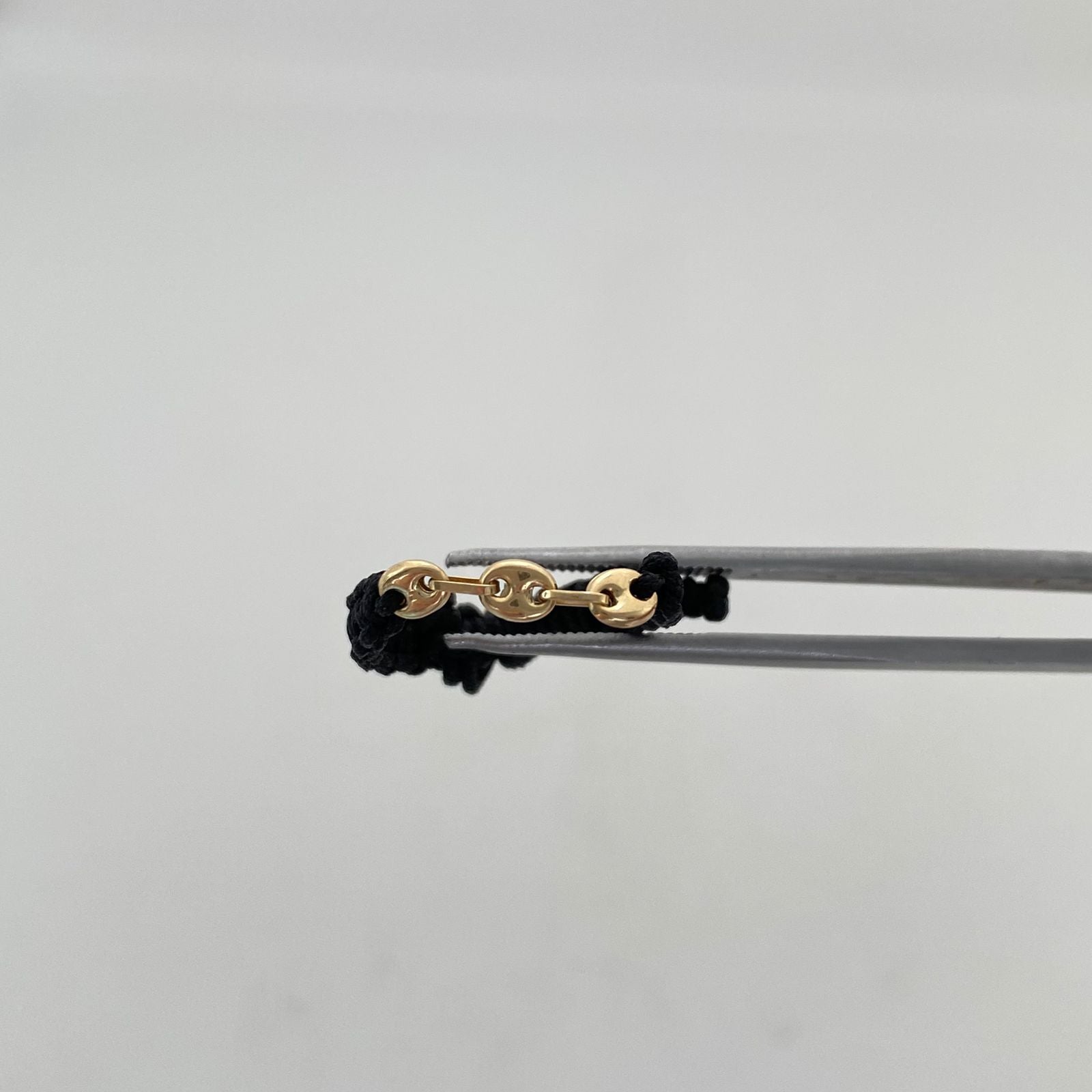 Anillo Tejido herraje eslabones hilo negro ajustable Oro amarillo 18k / Talla 7 / 0,2 Gr