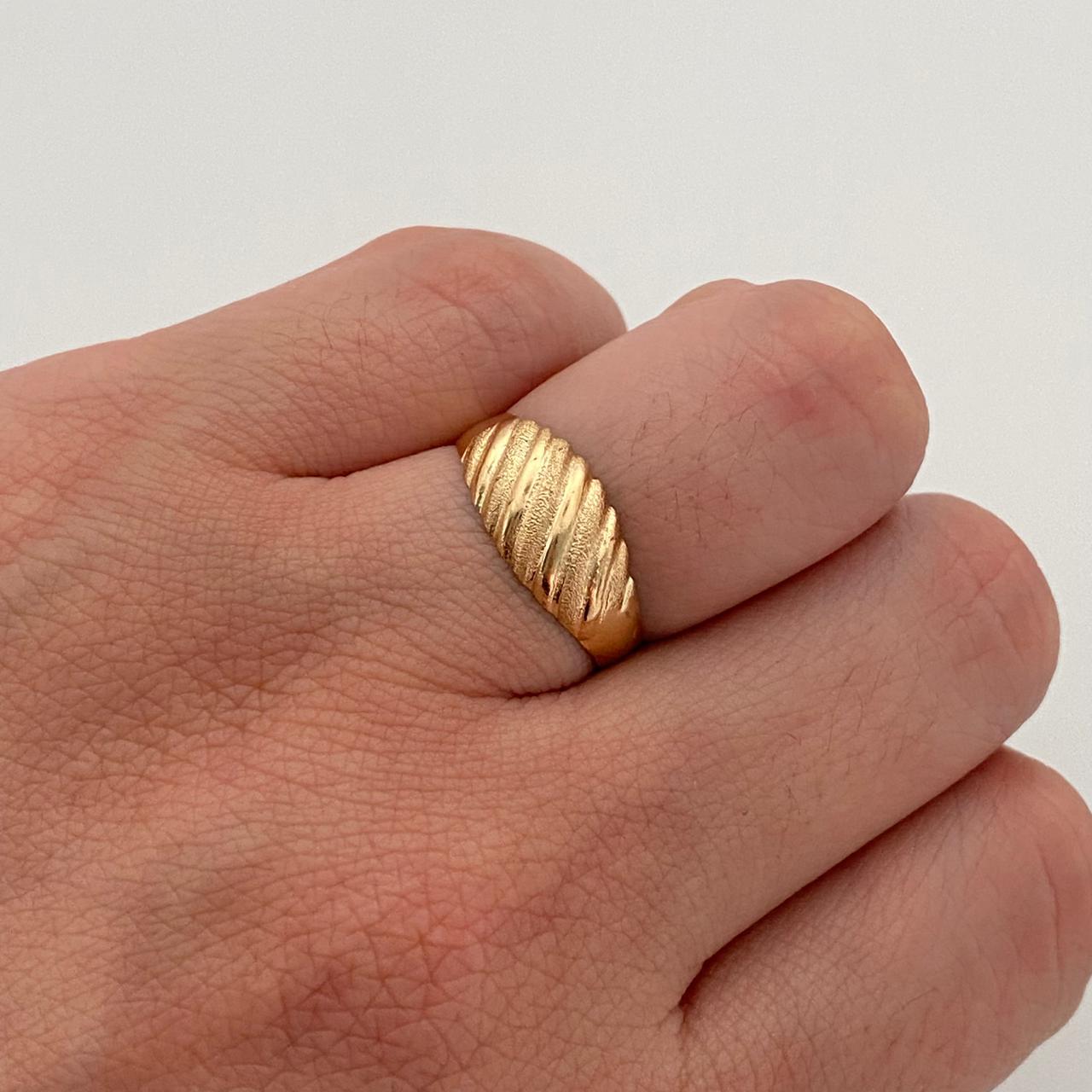 Anillo liso y diamantado  Oro amarillo 18k / Talla 6 1/2 / 1,2 Gr