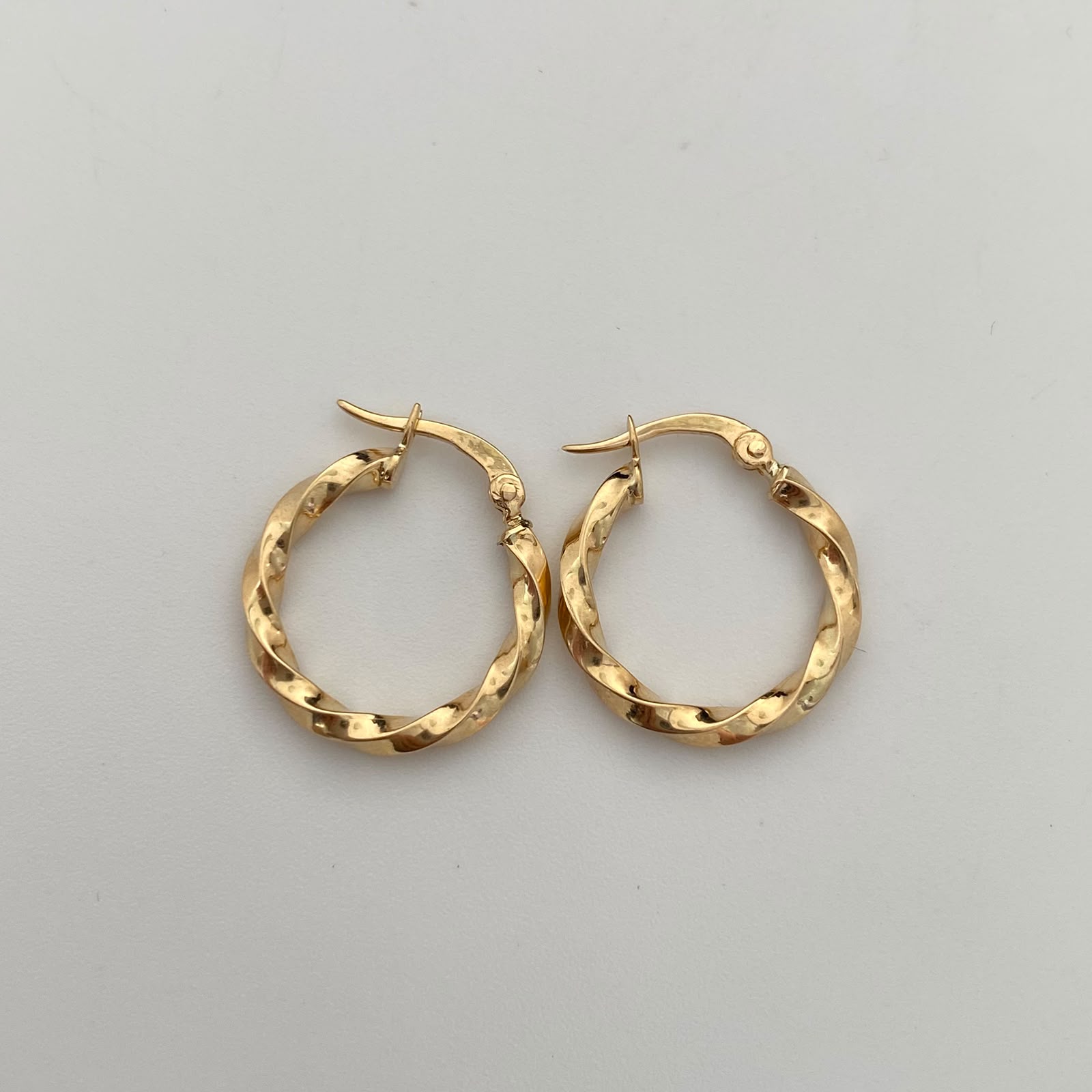 Candonga Entorchada Oro amarillo 18k 1,25 Gr / 1,8 Cm