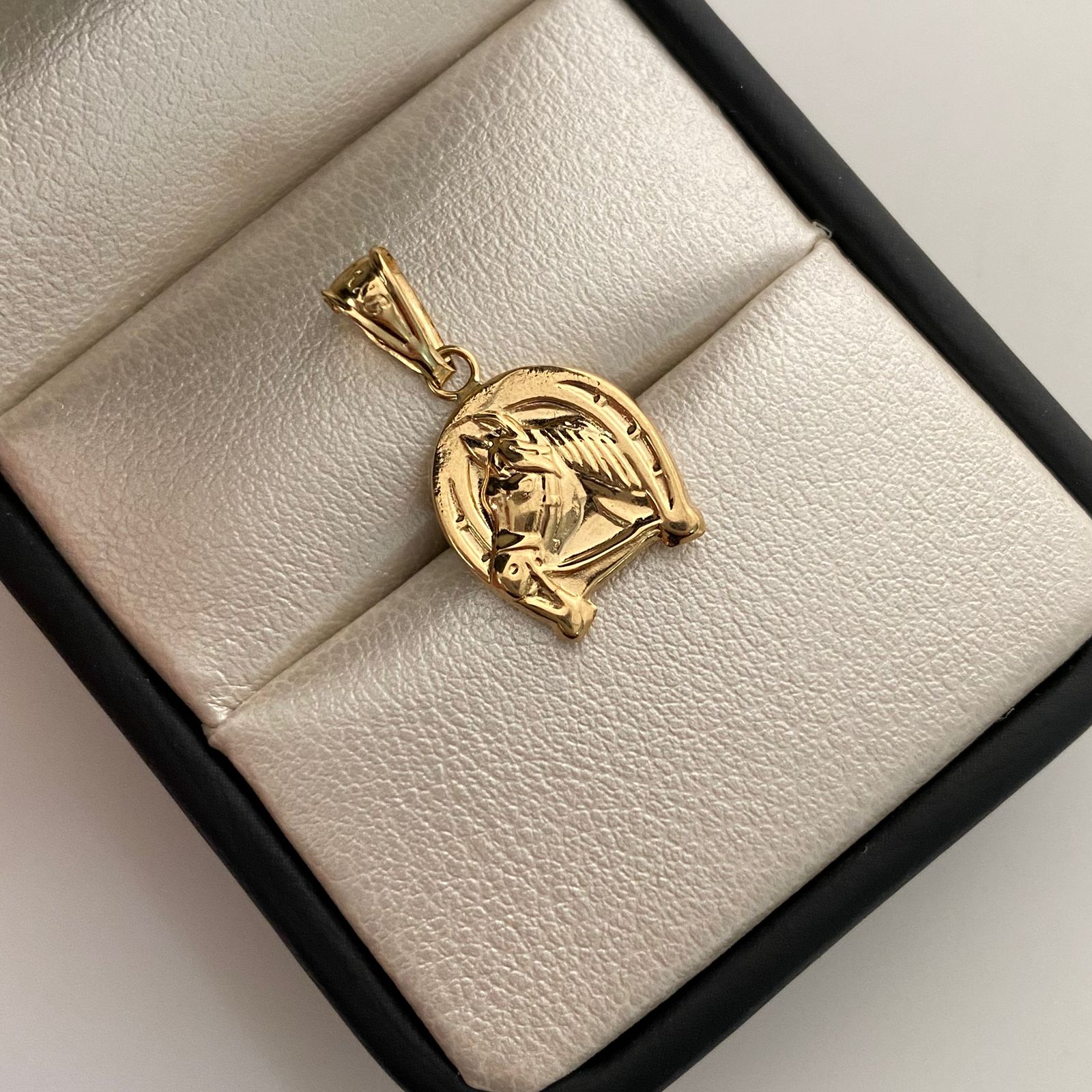 Dije Herradura de caballo Oro amarillo 18k 0,95 Gr / 12,5 mm / 2,3 Cm
