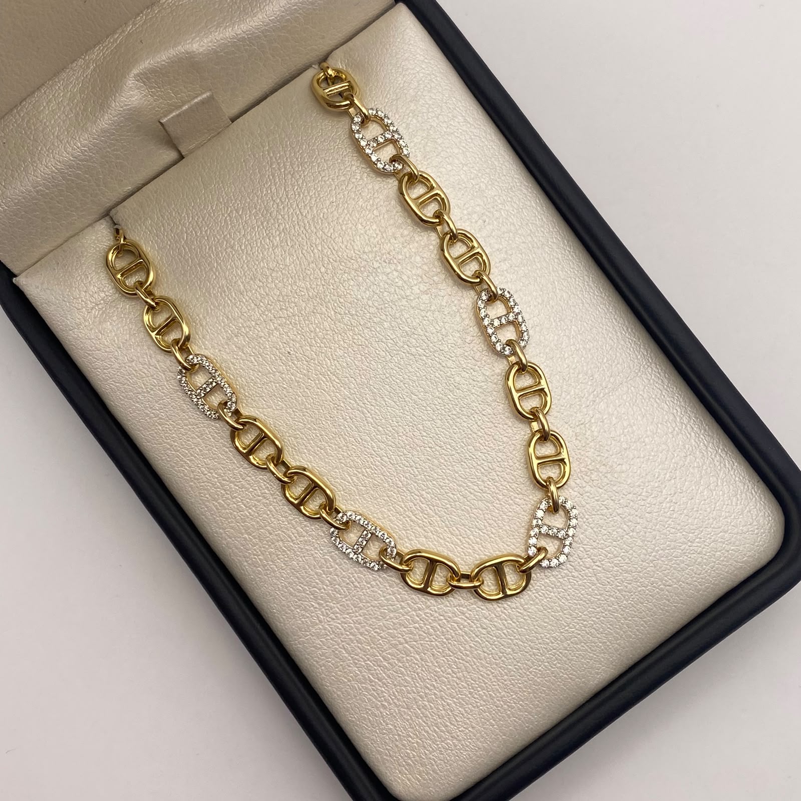 Pulso It Eslabon con circones blancos Oro amarillo 18k 6,55 Gr / 5,8 mm / 18,5 Cm