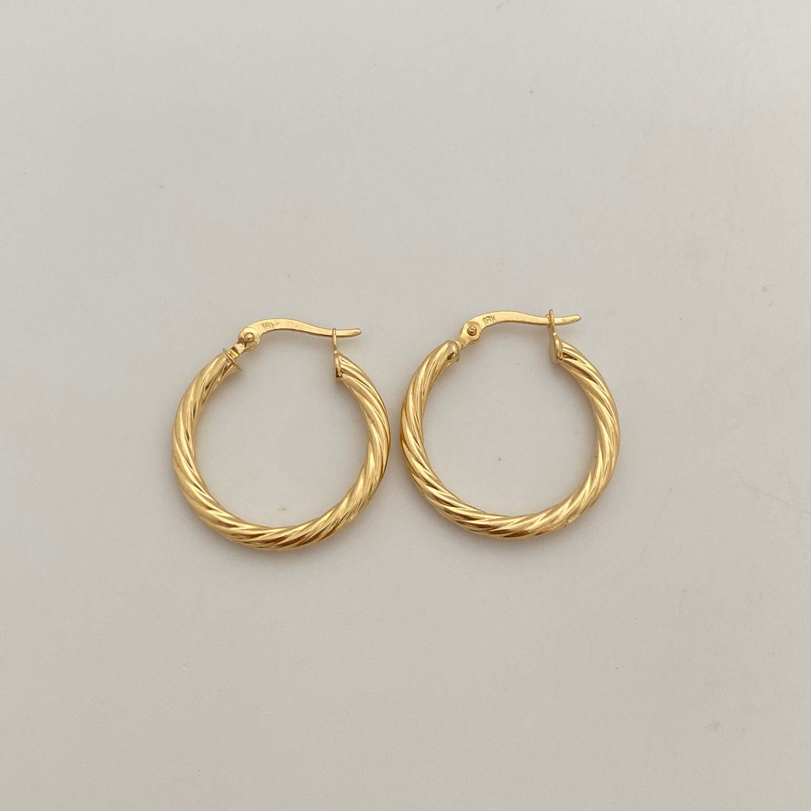 Candonga Entorchada Oro amarillo 18k 1,8 Gr / 2 Cm