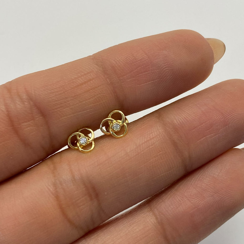 Topos Flor Circon Oro amarillo 18k 0,75 Gr / 6 mm