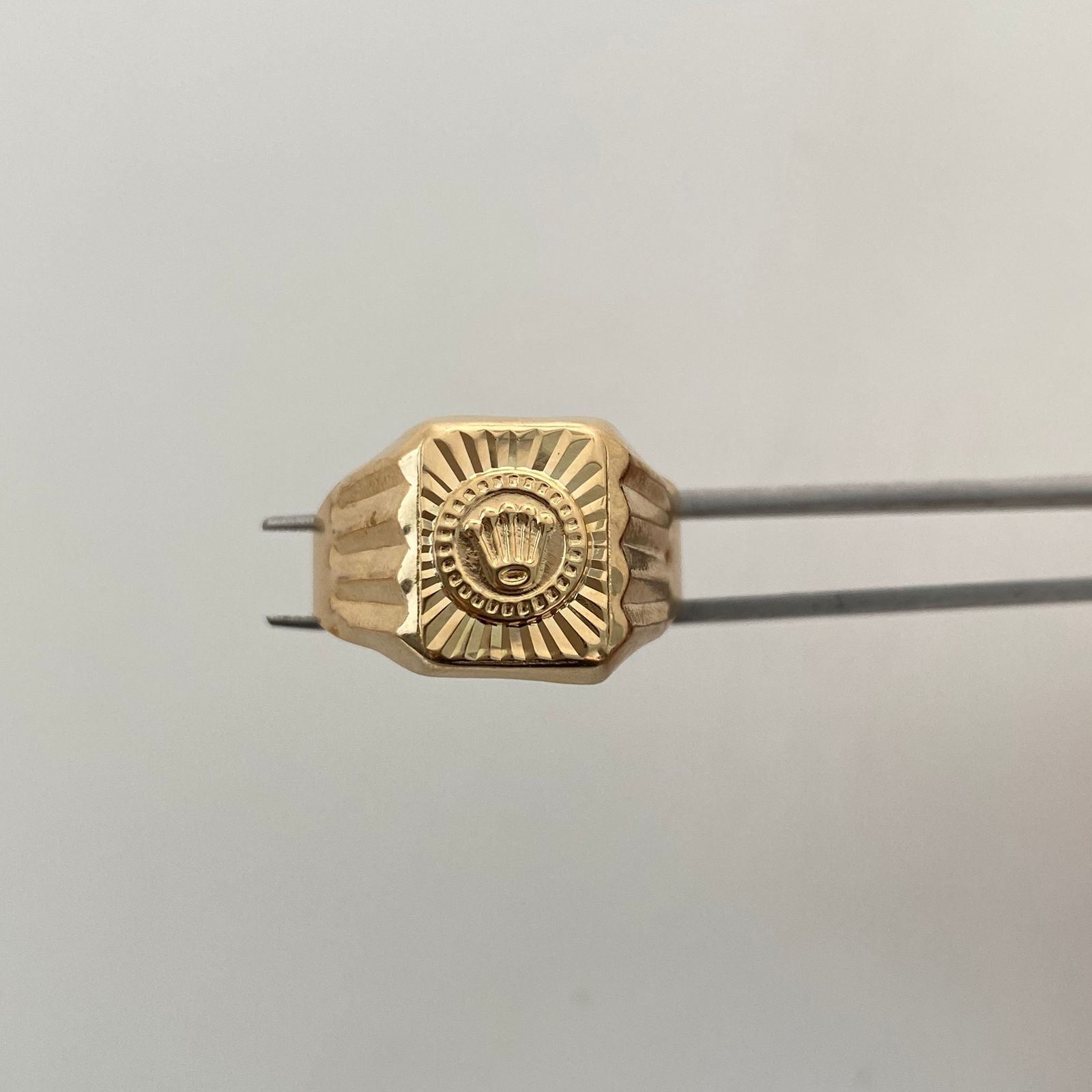 Anillo Troquel corona Rx diamantado Oro amarillo 18k / Talla 12 1/2 / 3,15 Gr / 5,2 mm