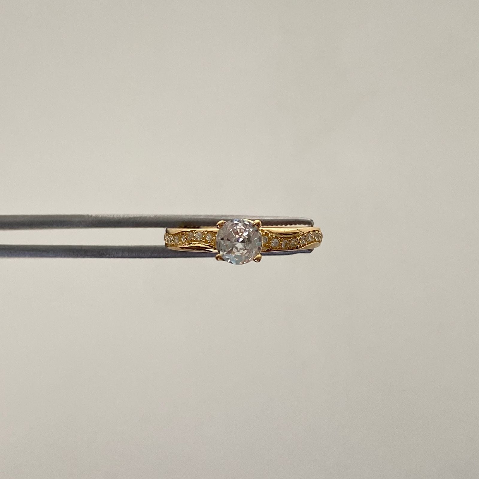 Anillo Solitario Oro amarillo 18k / Talla 6 / 2,1 Gr / 2,6 mm