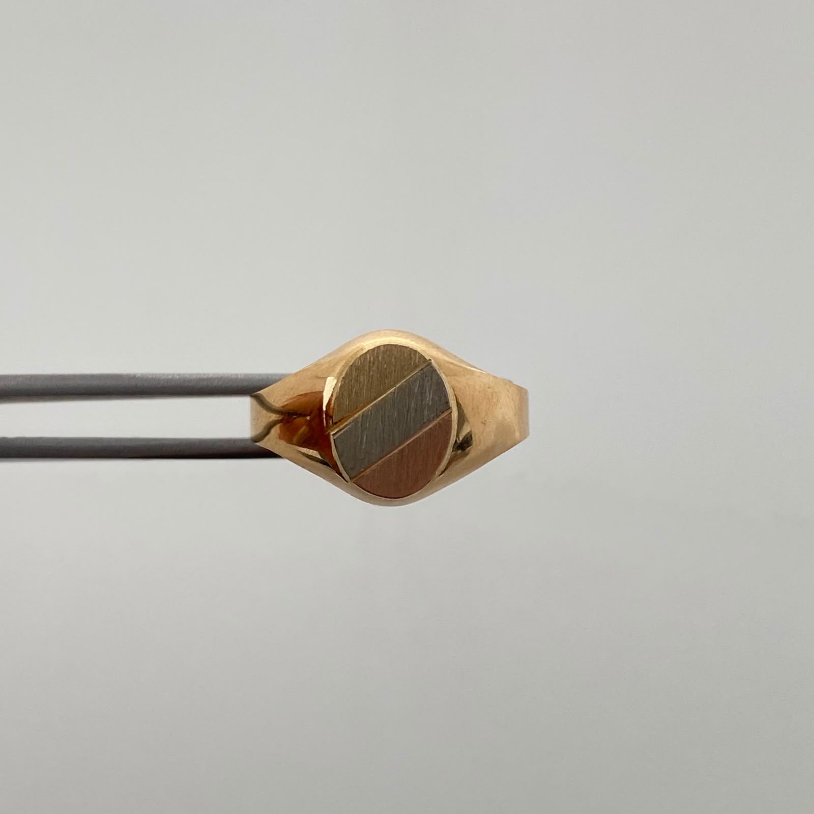 Anillo Matte circulo Oro amarillo 18k / Talla 9 / 2,15 Gr / 3,2 mm