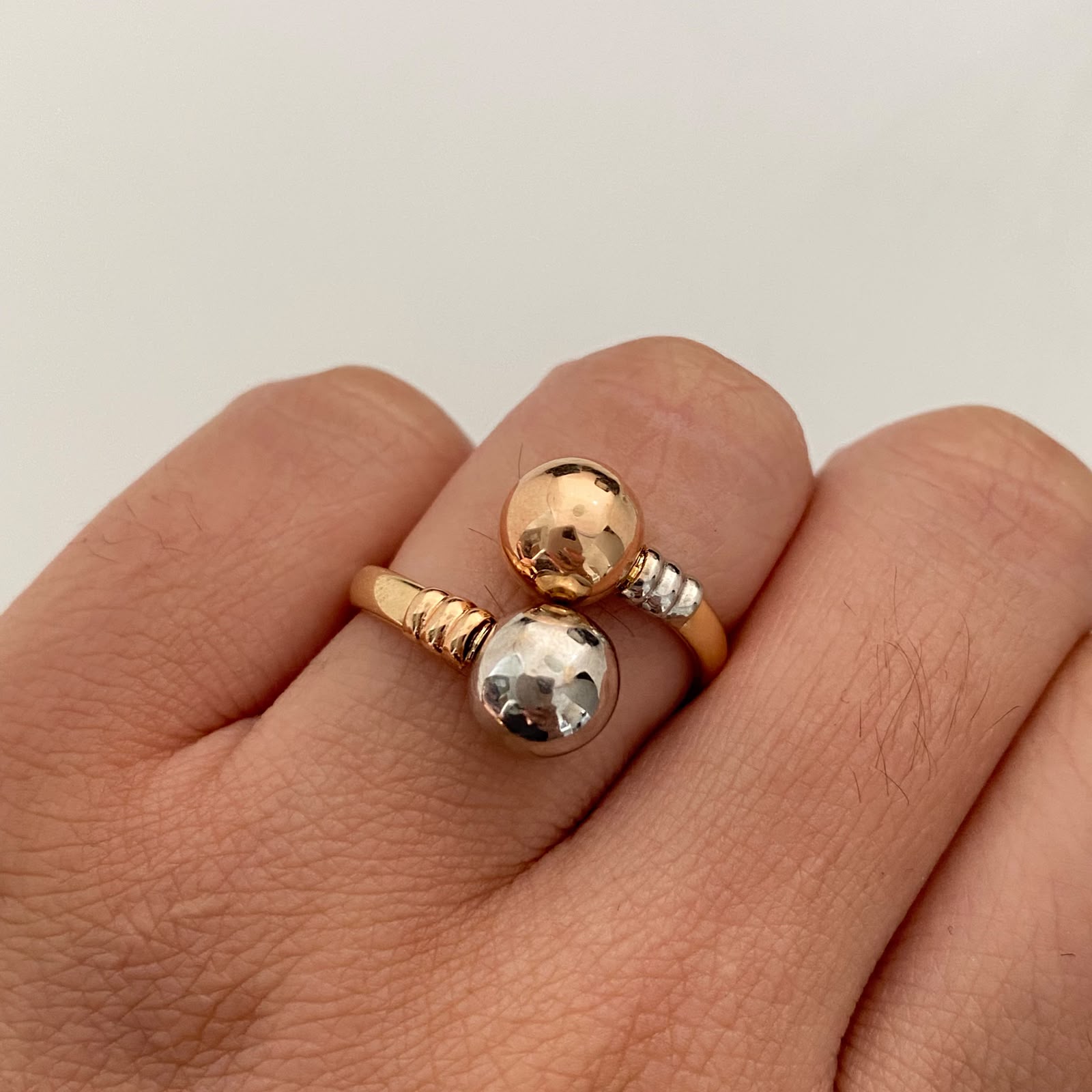 Anillo Tu y Yo Tres oros 18k / Talla 8 1/2 / 2,1 Gr / 3,1 mm
