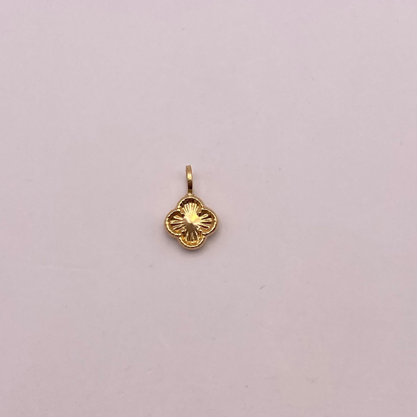 Dije Trebol diamantado Oro amarillo 18k 0,39 Gr / 8,2 mm / 1,3 Cm