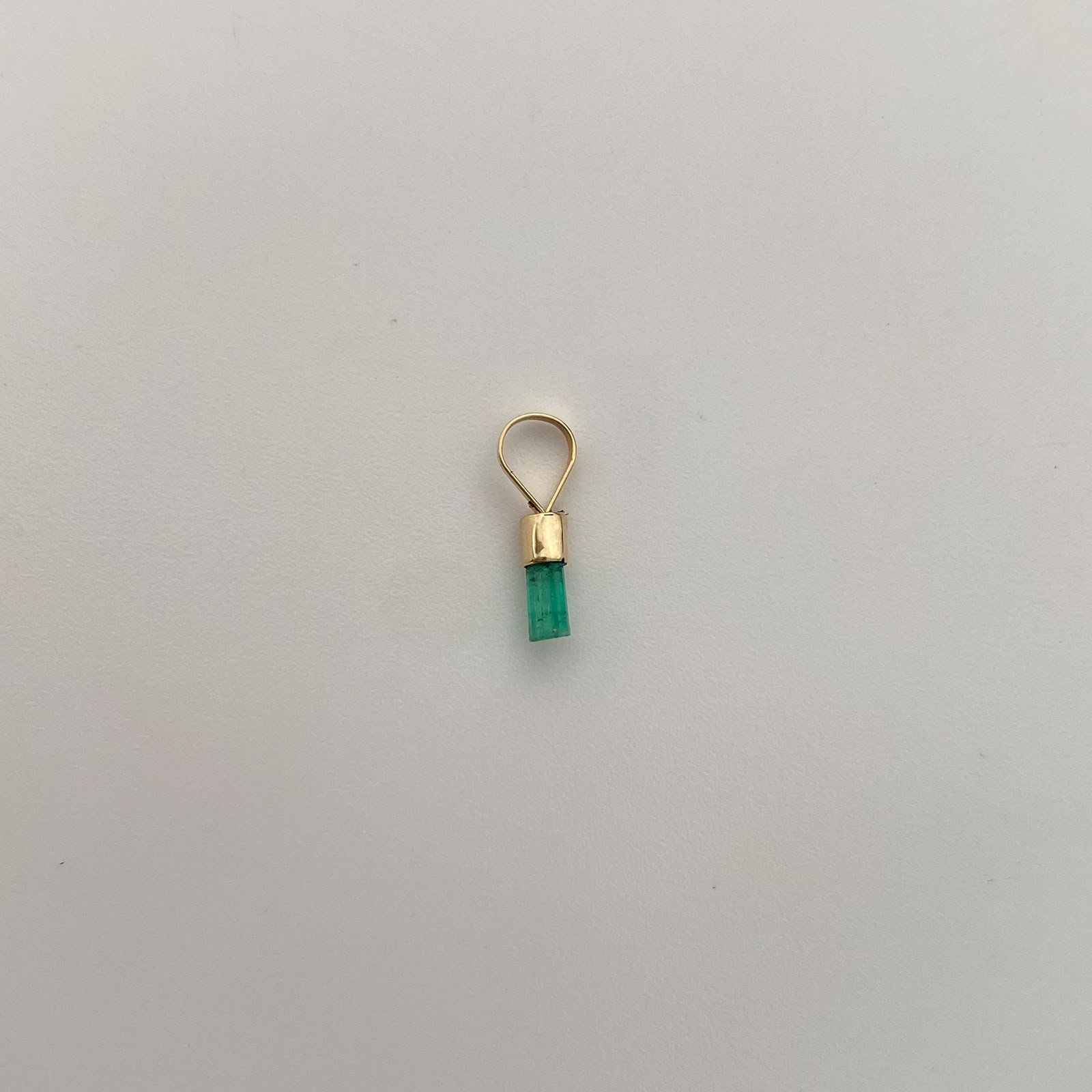 Dije Canutillo Esmeralda Oro amarillo 18k 0,1 Gr / 2,9 mm / 1 Cm