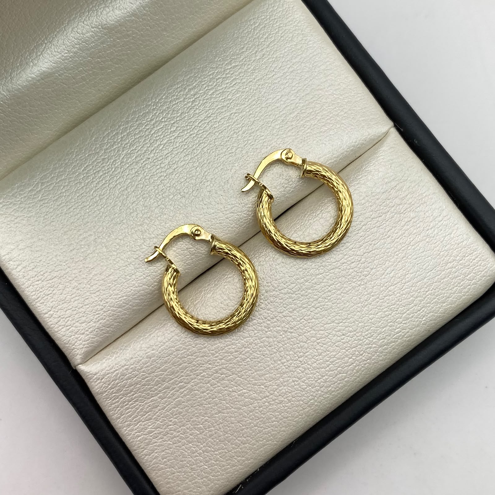 Candonga textura  Oro amarillo 1,4 Gr / 1,7 Cm
