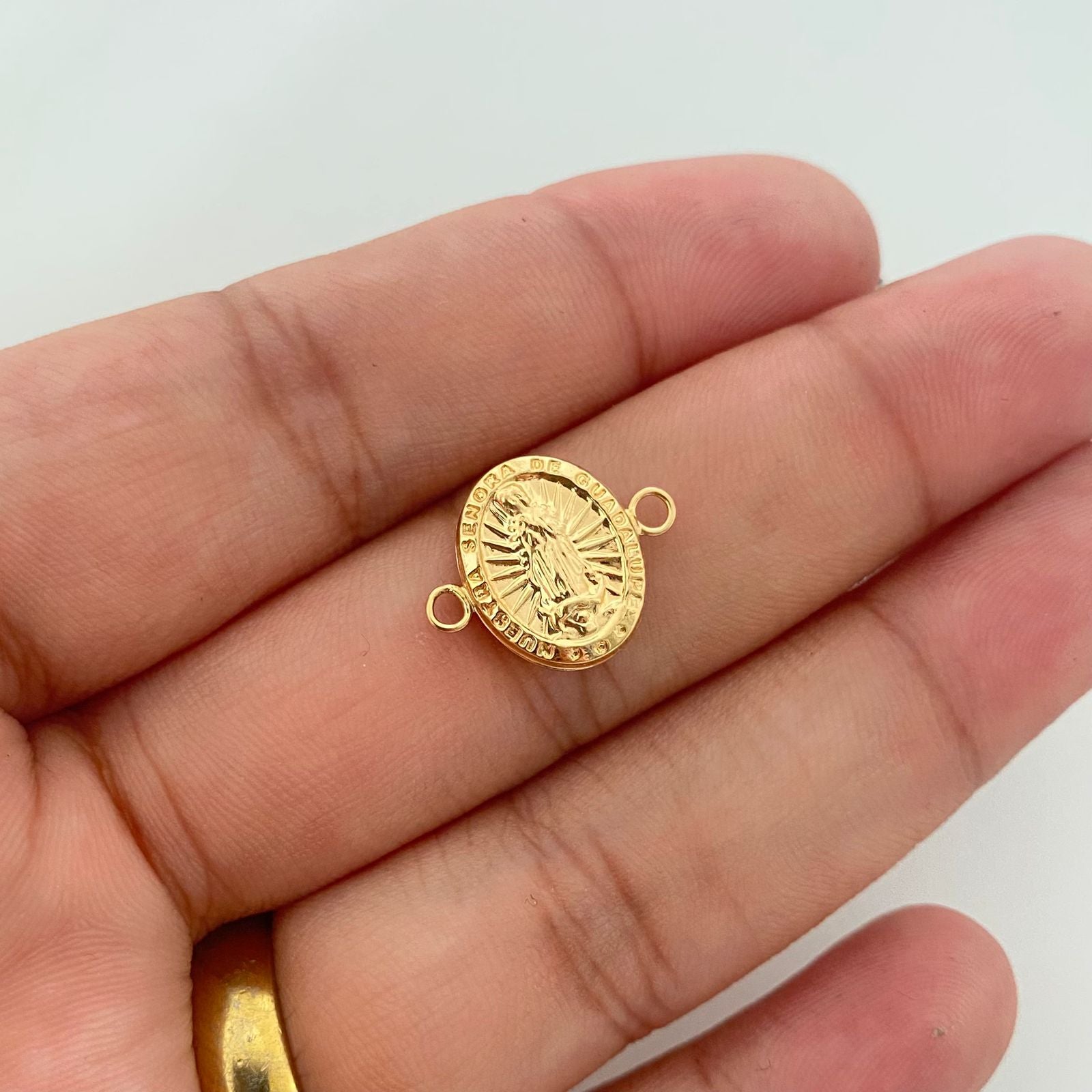 Herraje virgen guadalupe ovalado Oro amarillo 18k 0,75 Gr / 1,3 Cm