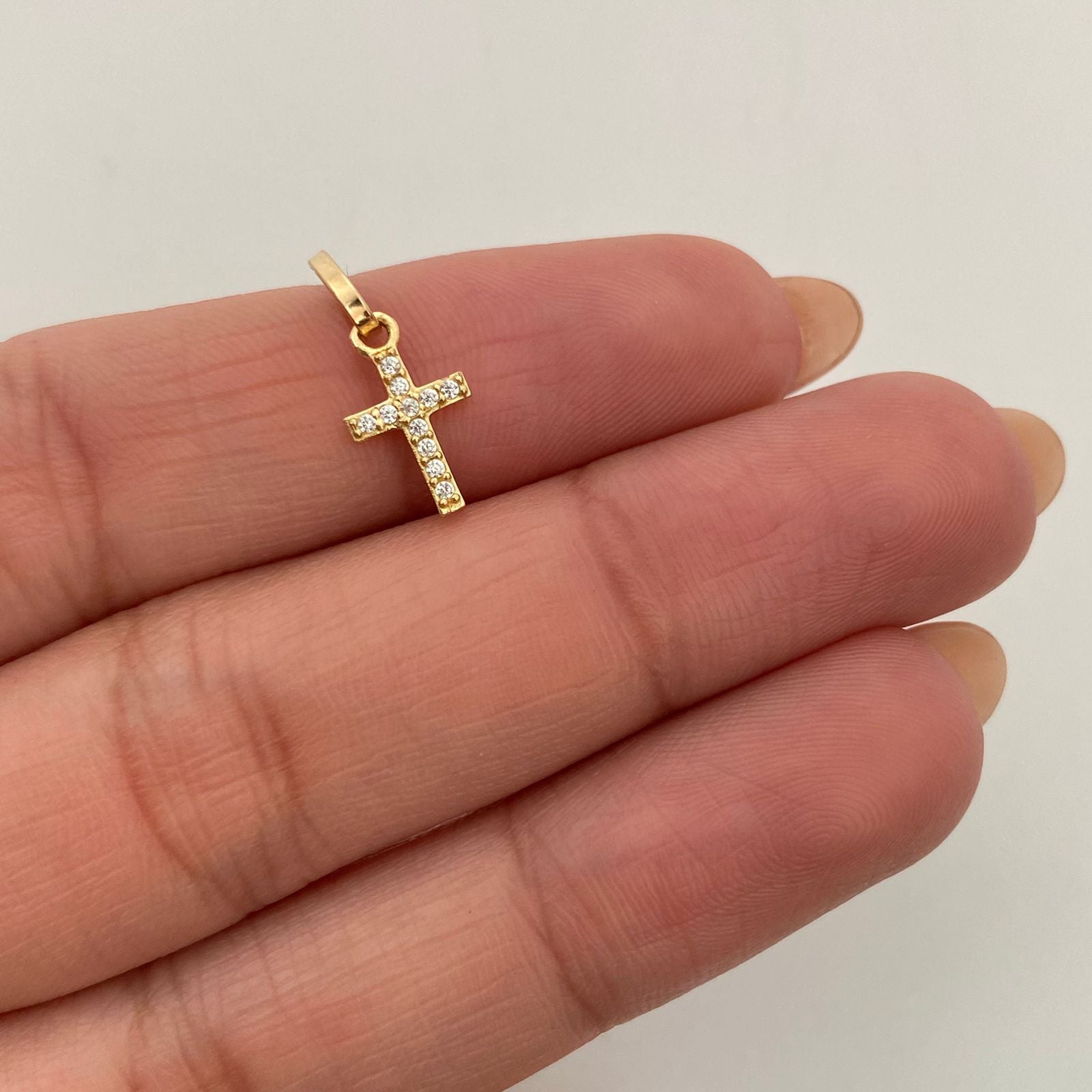 Dije Cruz blanca Casting Oro amarillo 18k 0,65 Gr / 7,4 mm / 1,8 Cm