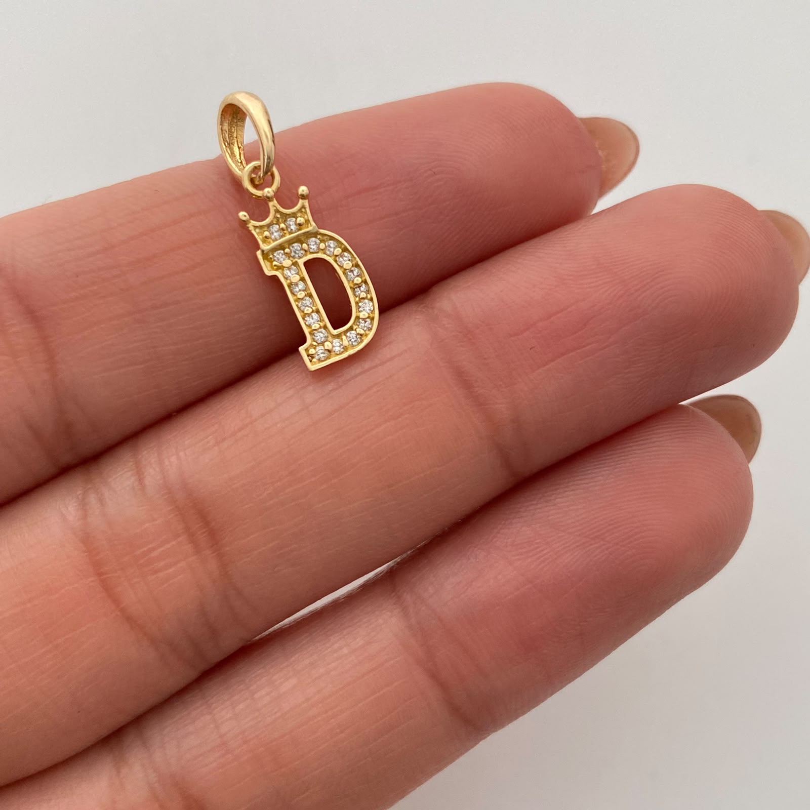 Dije Letra D Casting Oro amarillo 18k 0,85 Gr / 6,4 mm / 2 Cm