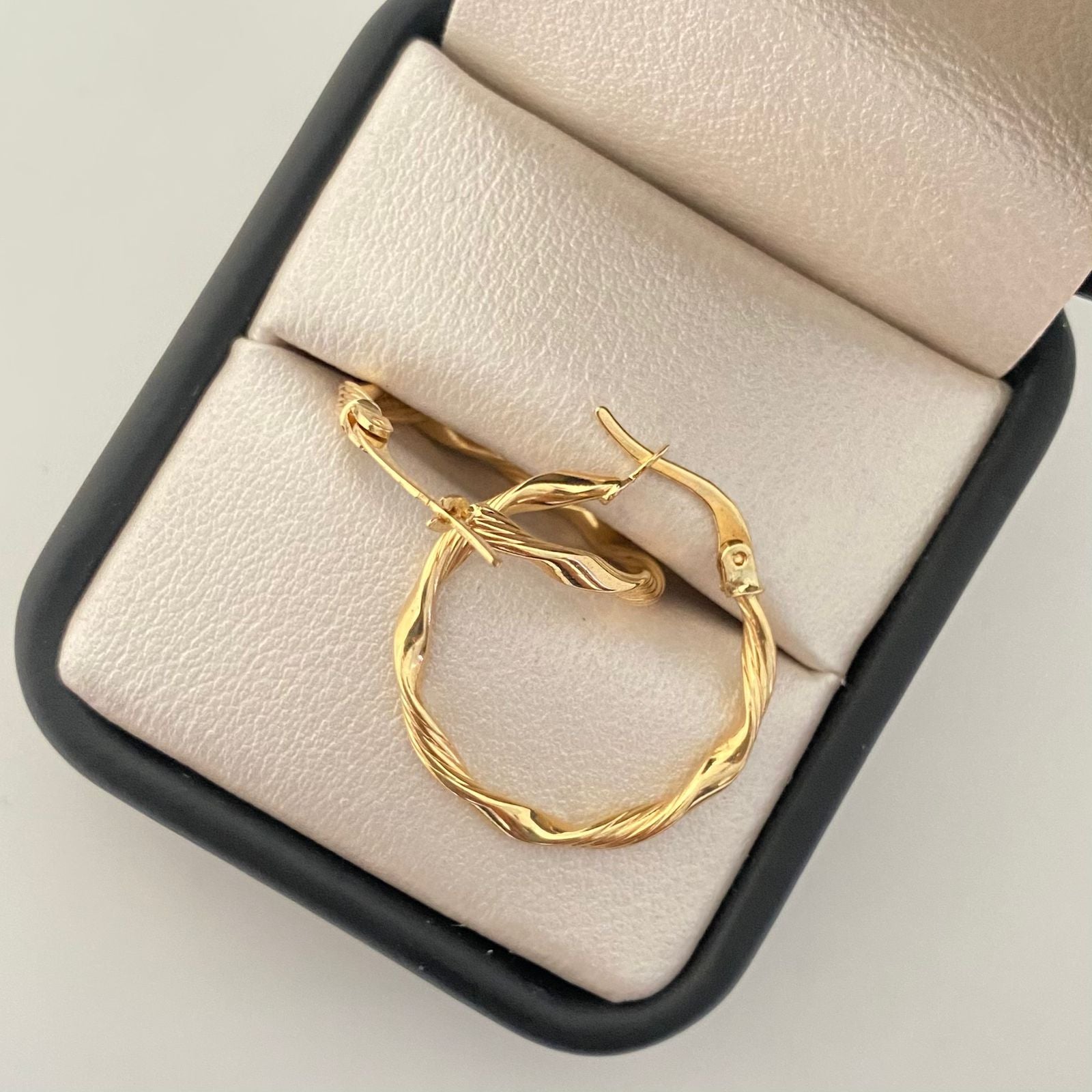 Candonga entorchada rayada lisa Oro amarillo 18k 1,50 Gr / 2,3 Cm